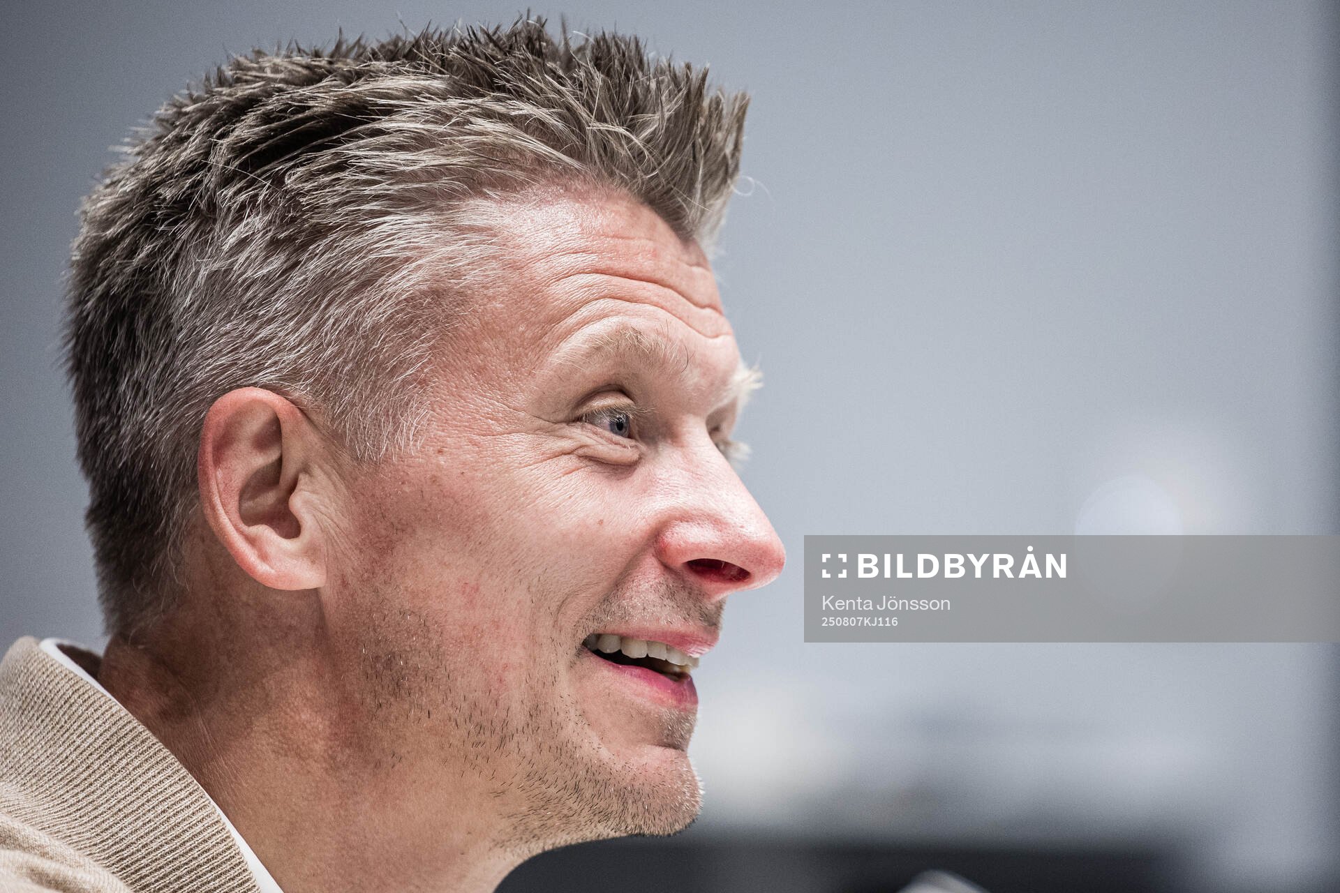 Coach Mikkjal Thomassen of AIK