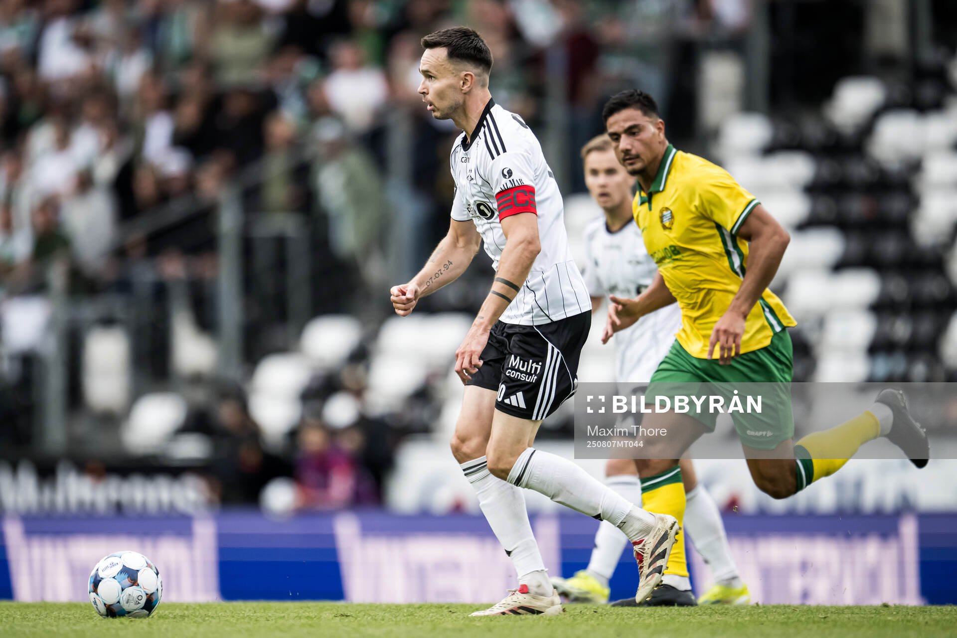 Ole Selnæs of Rosenborg and Jusef Erabi of Hammarby