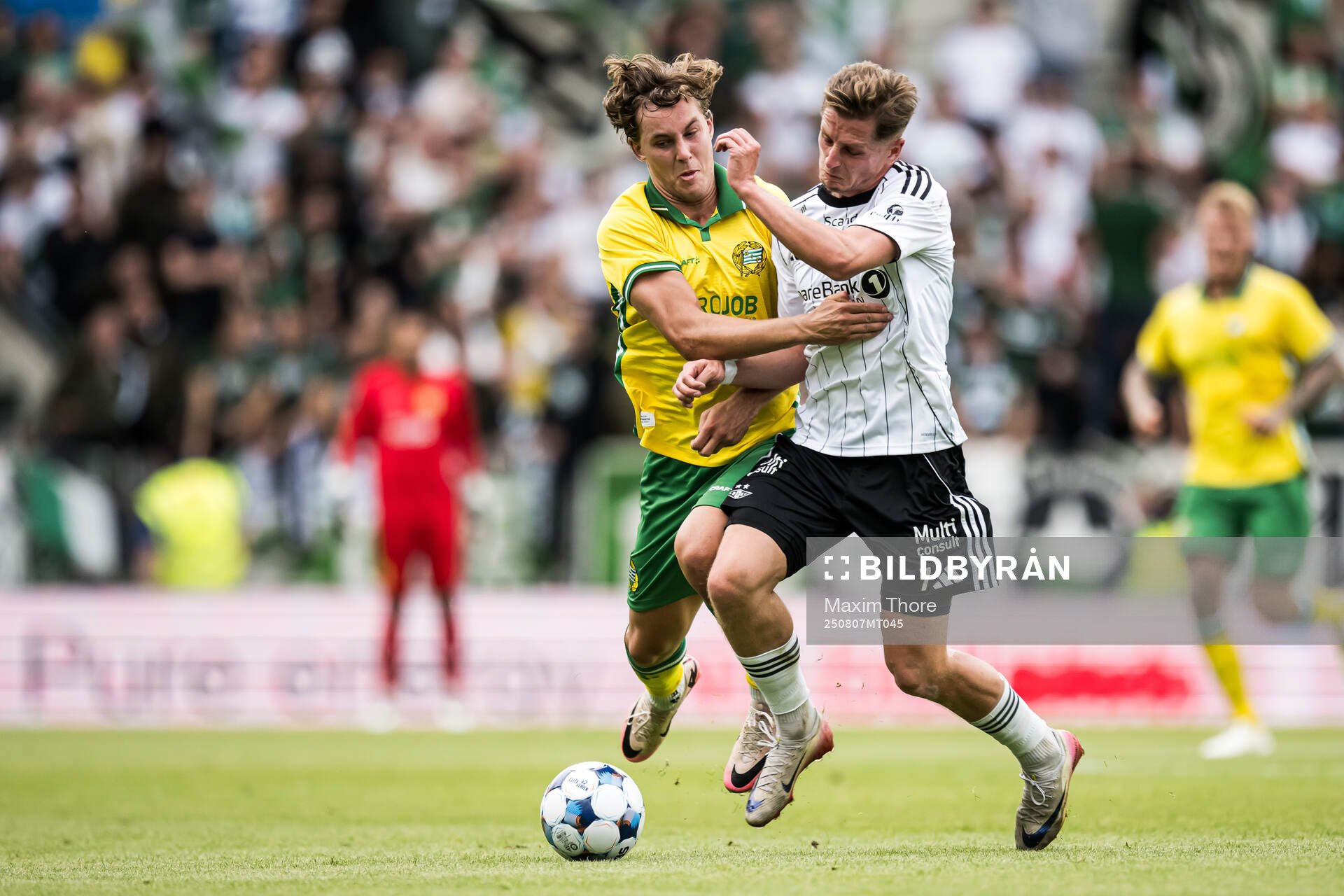 Hampus Skoglund of Hammarby and Marius Broholm of Rosenborg