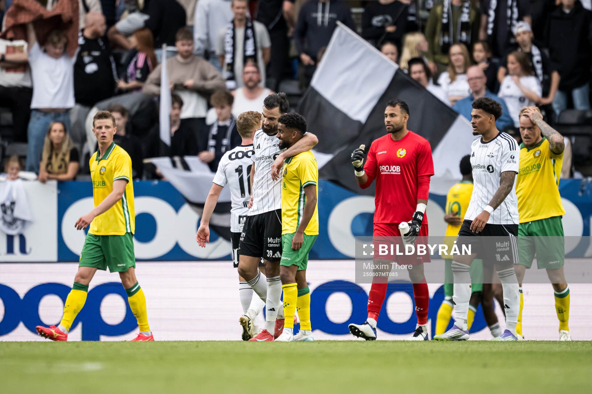 Dino Islamovic of Rosenborg and Tesfaldet Tekie of Hammarby