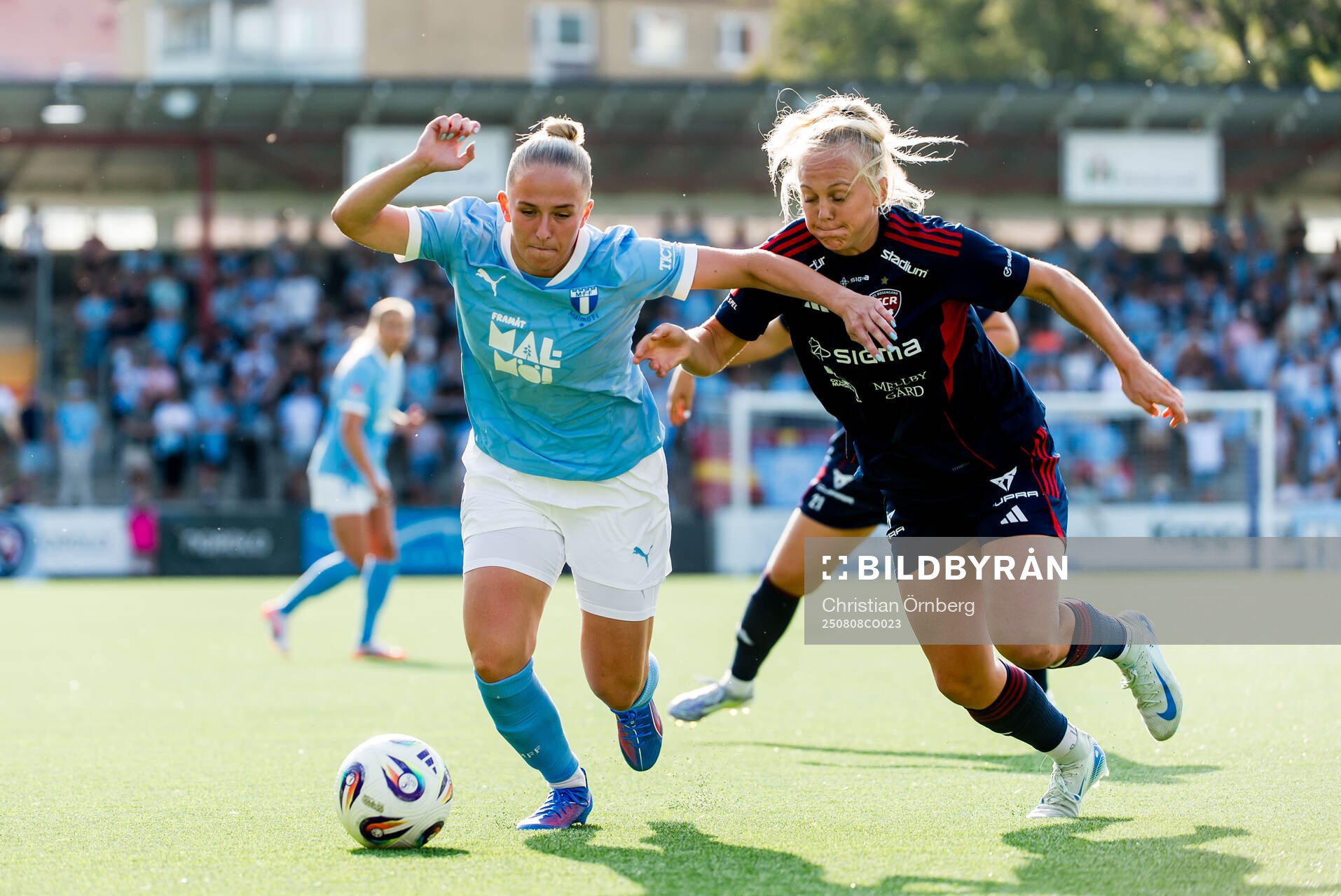 Malmö FFs Tuva Skoog och Rosengårds Molly Johansson