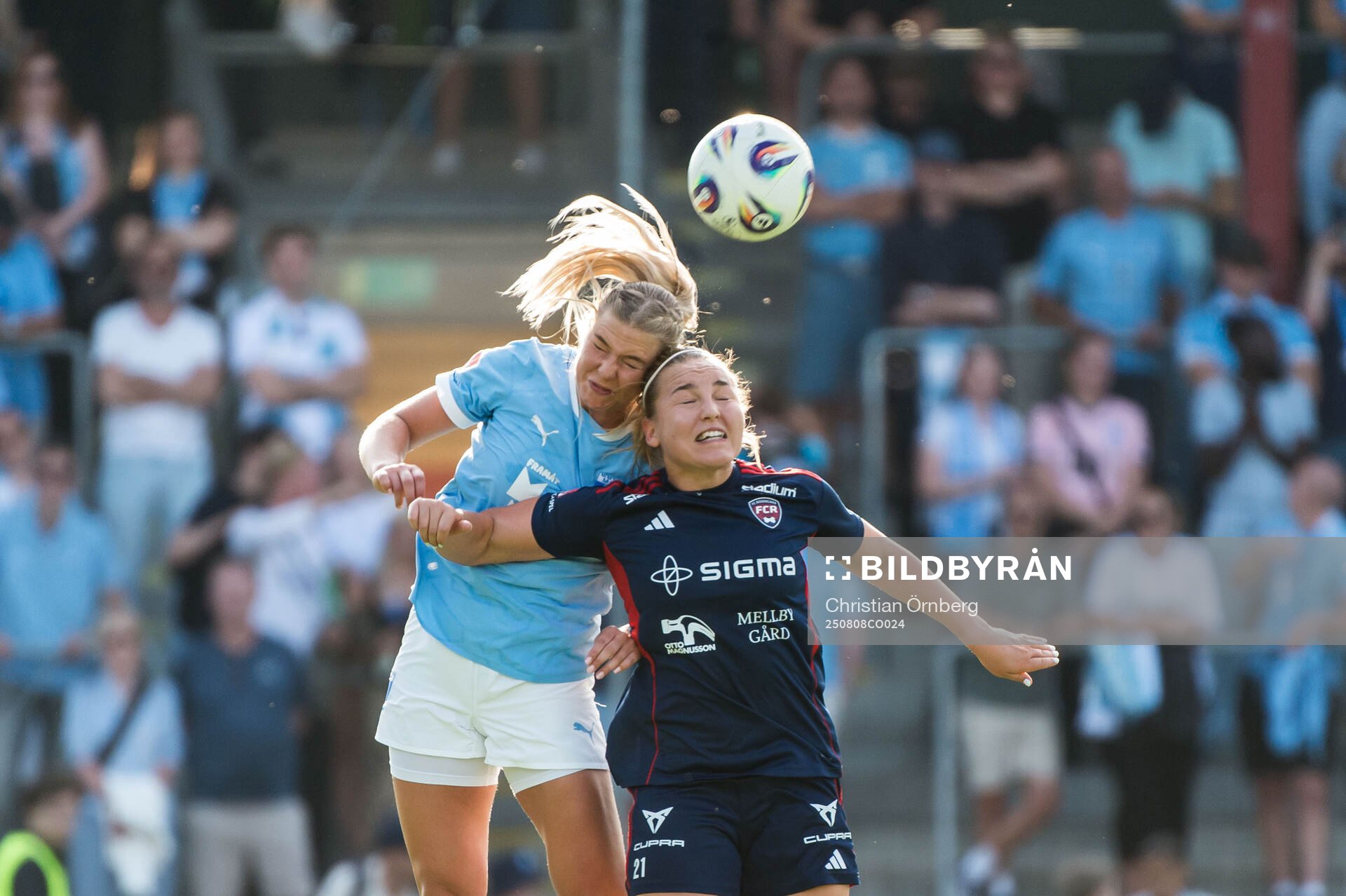 Malmö FFs Ellen Löfqvist och Rosengårds Oona Sevenius