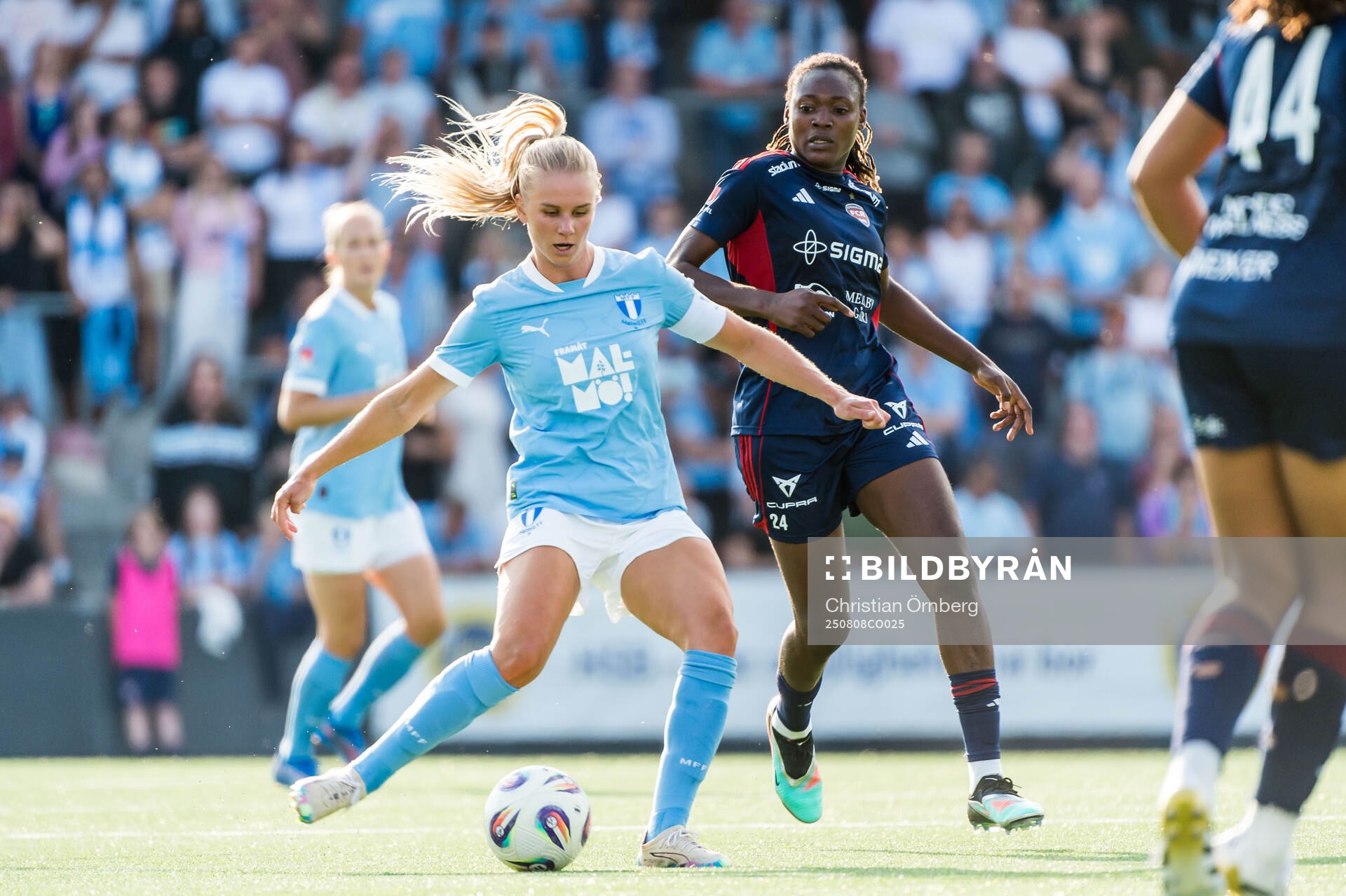 Malmö FFs Nellie Lilja och Rosengårds Anam Imo
