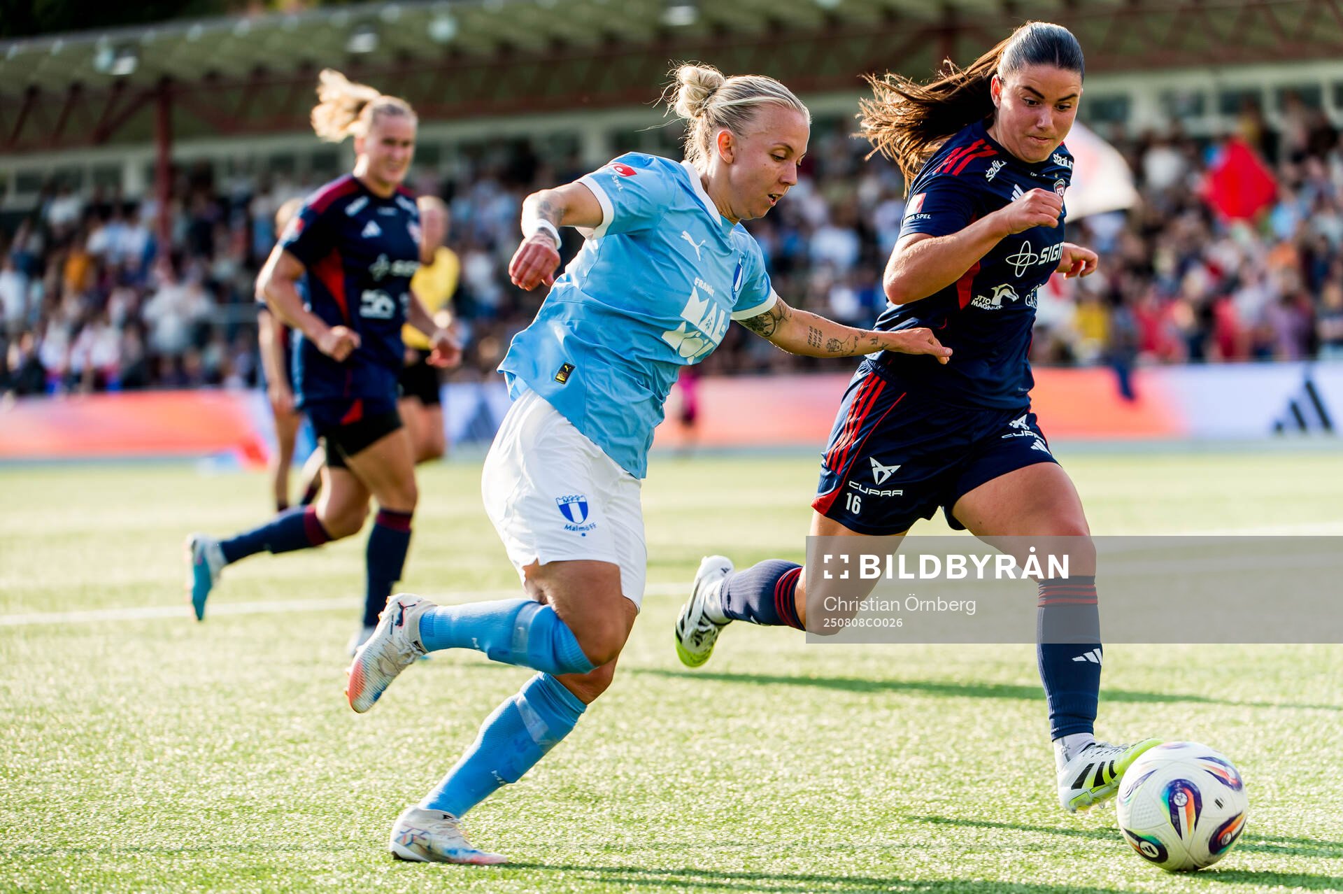 Malmö FFs Nathalie Hoff Persson och Rosengårds Emilia