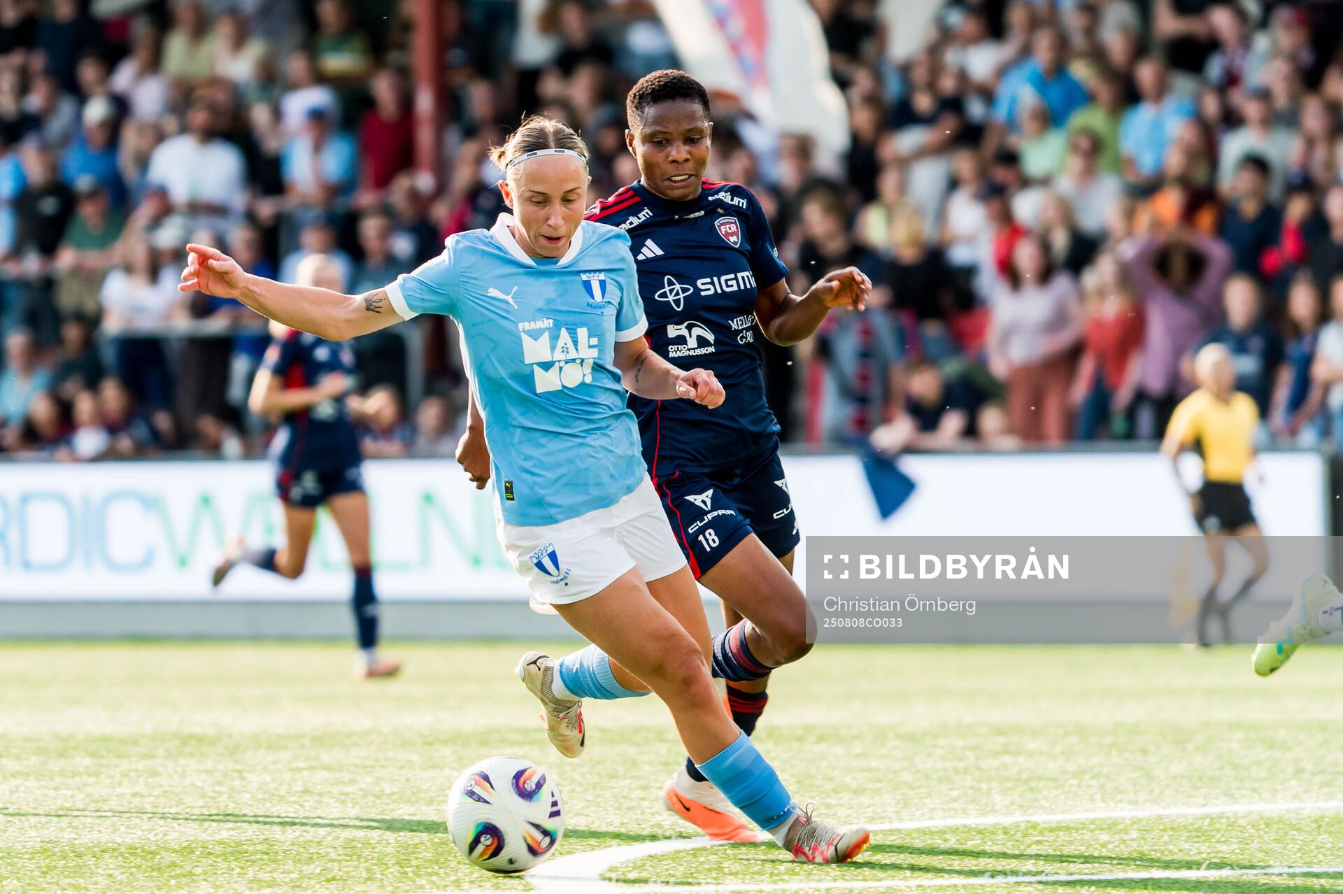 Malmö FFs Miljana Ivanovic och Rosengårds Halimatu Ayinde