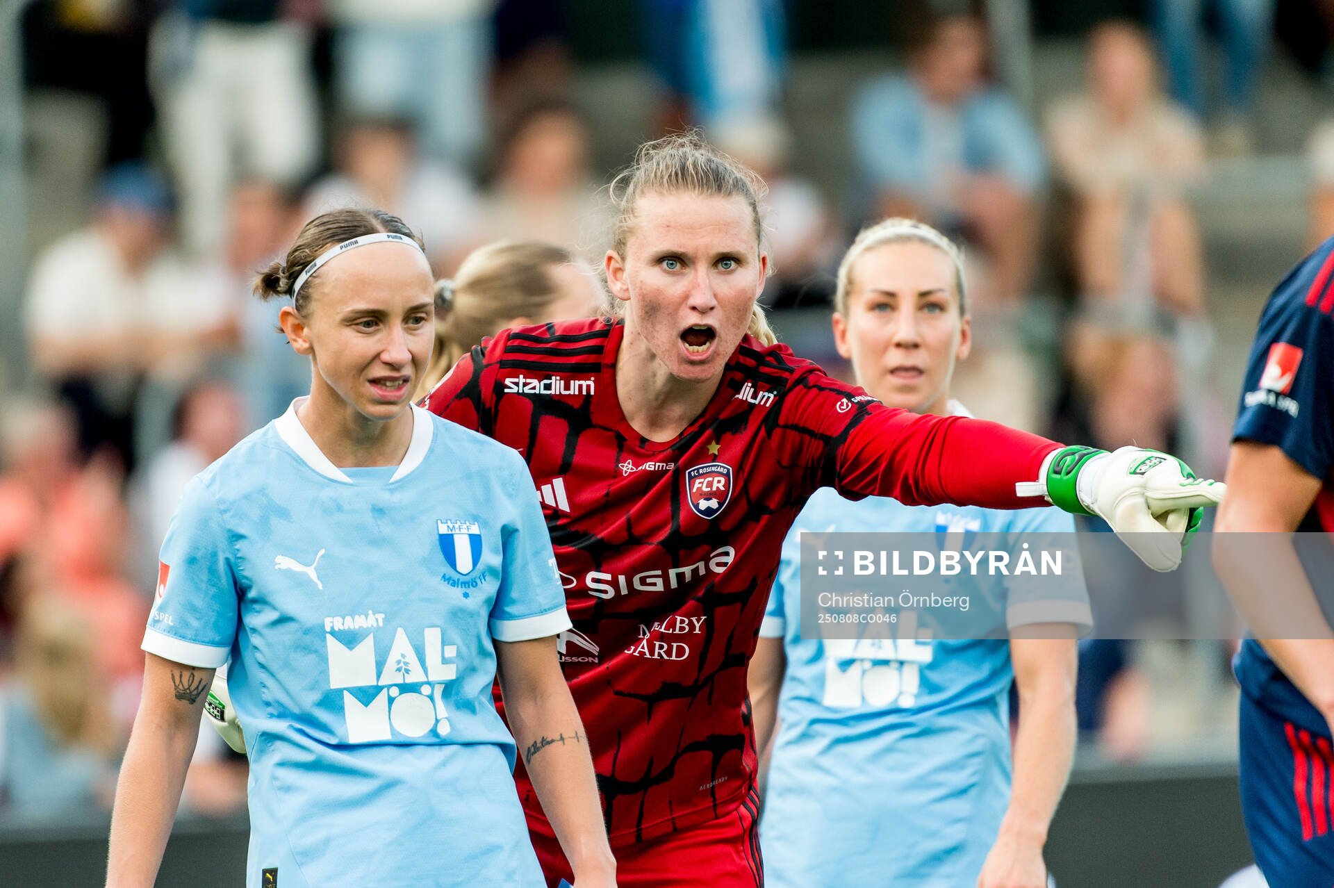 Malmö FFs Miljana Ivanovic och Rosengårds målvakt
