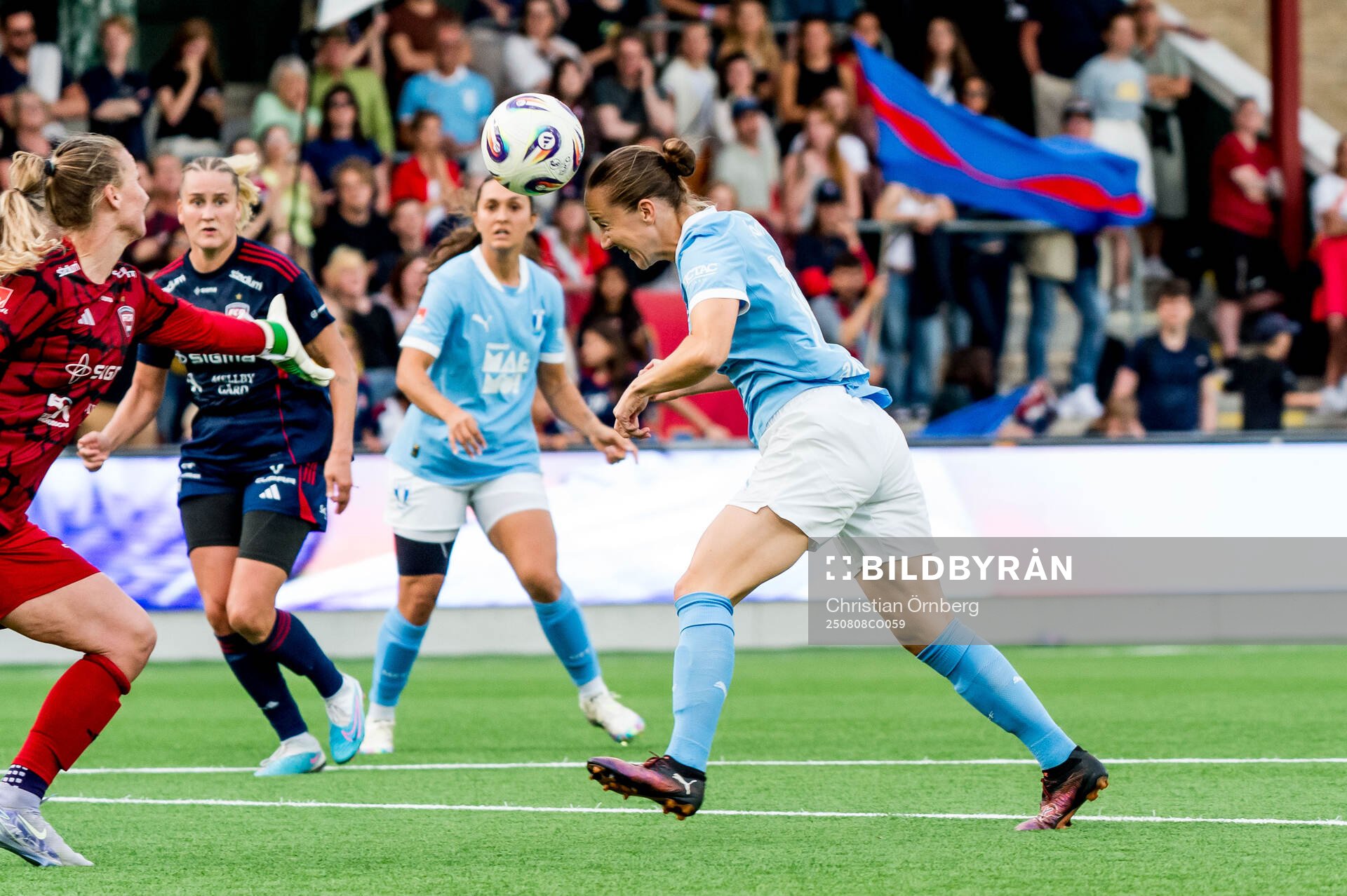 Malmö FFs Anna Plantin nickar in 0-1