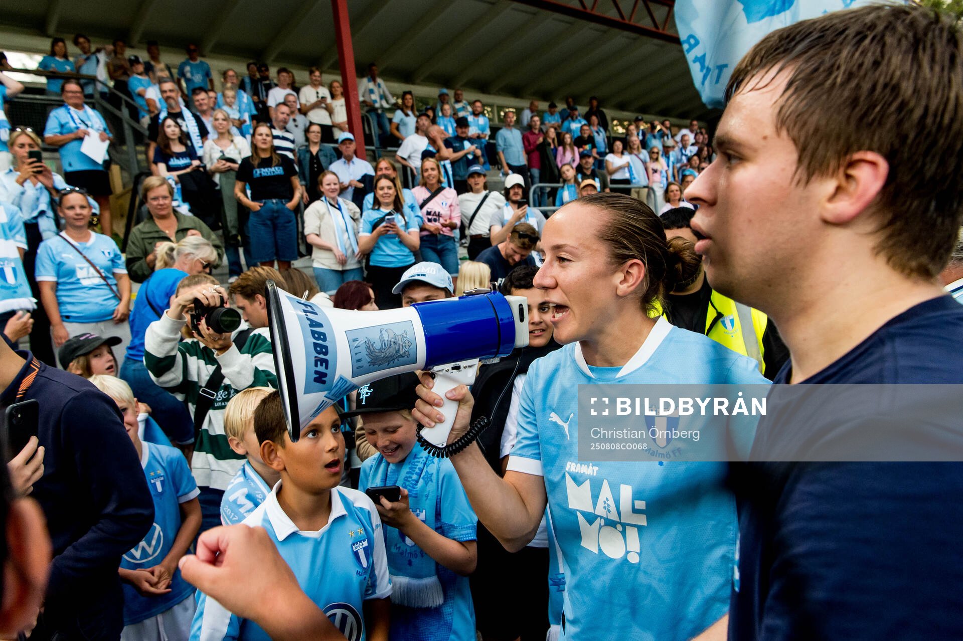 Malmö FFs Anna Plantin och supportrar jublar