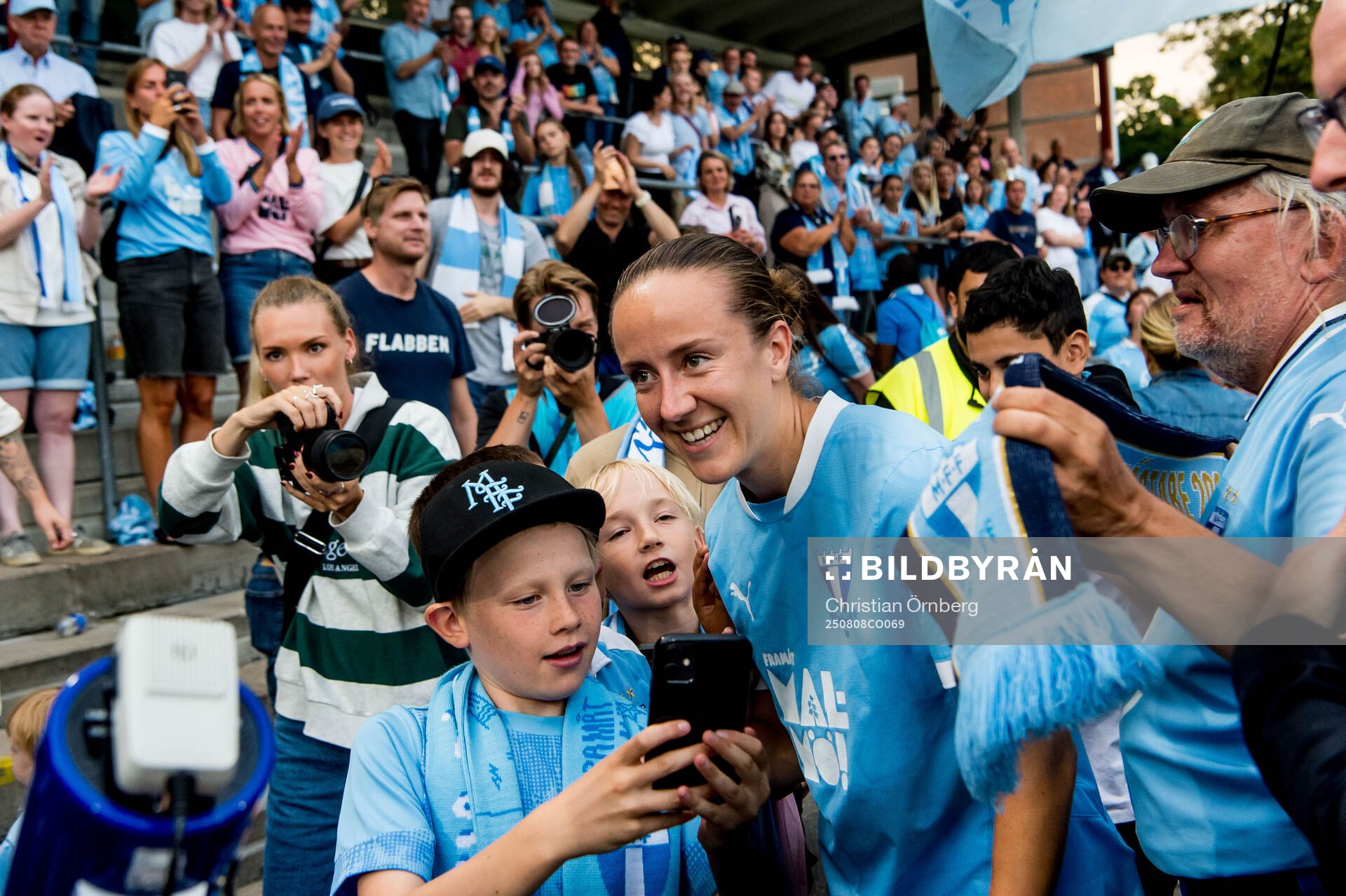 Malmö FFs Anna Plantin och supportrar jublar