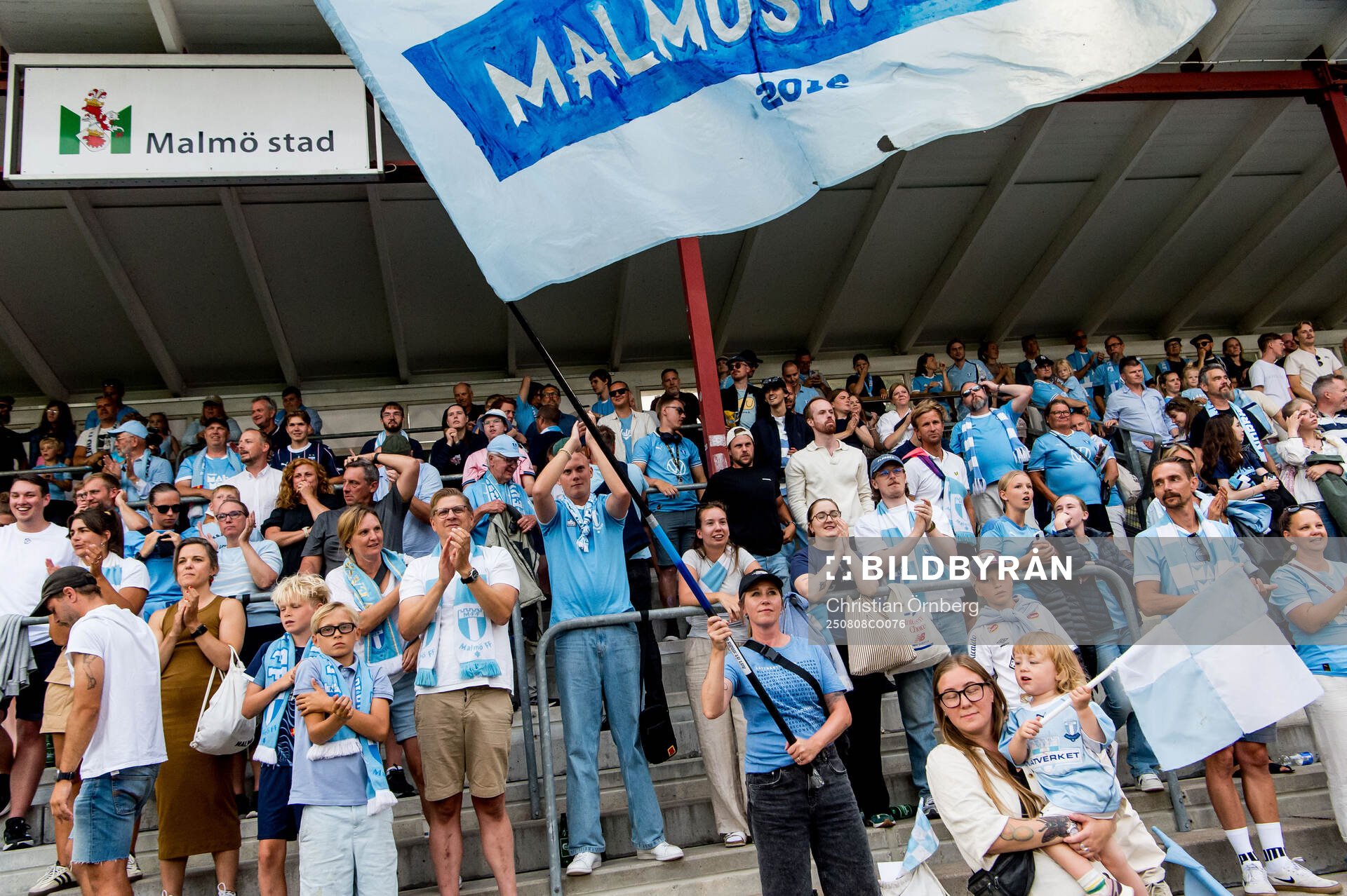 Malmö FFs supportrar jublar