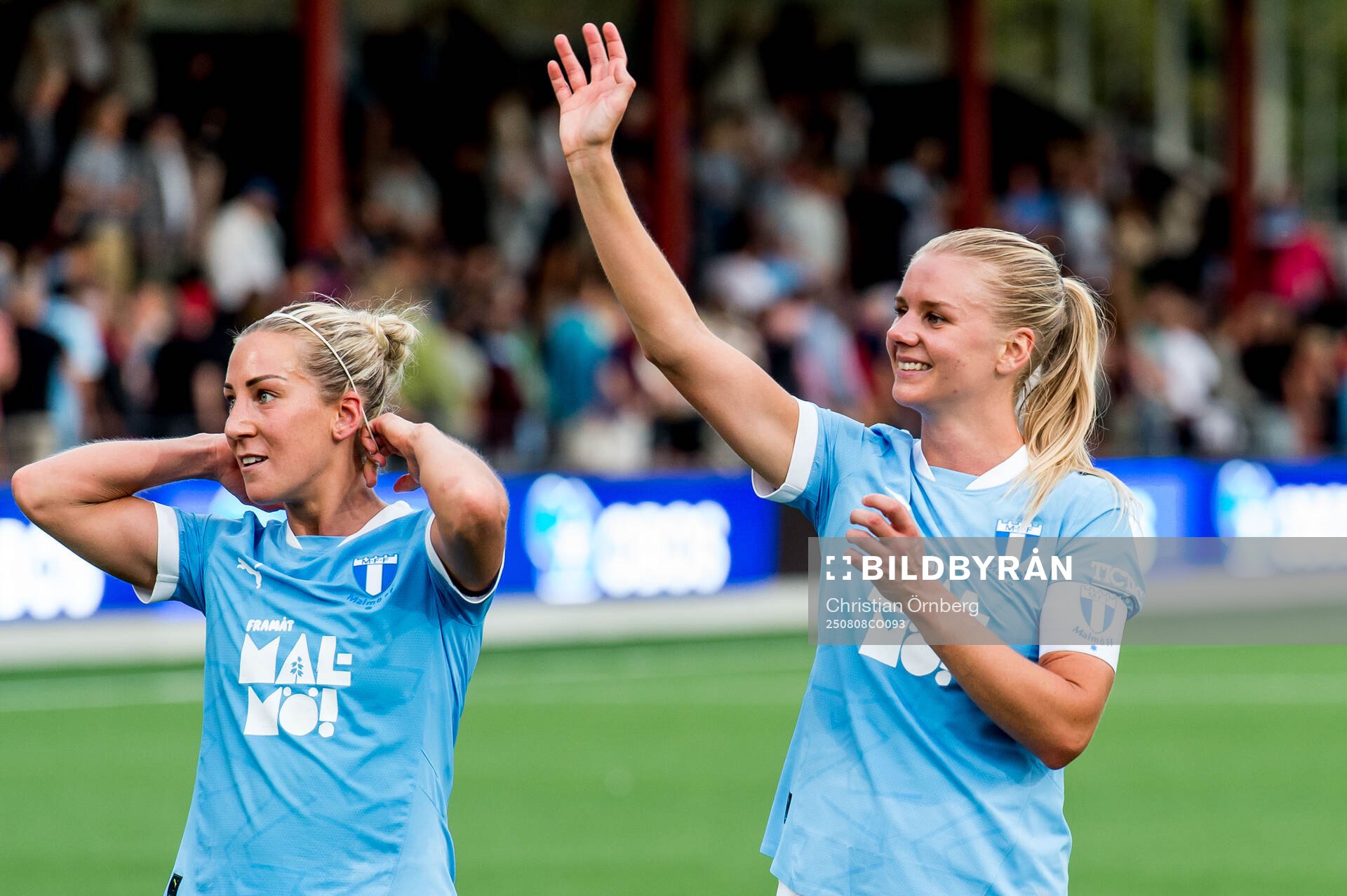 Malmö FFs Mia Persson och Nellie Lilja jublar