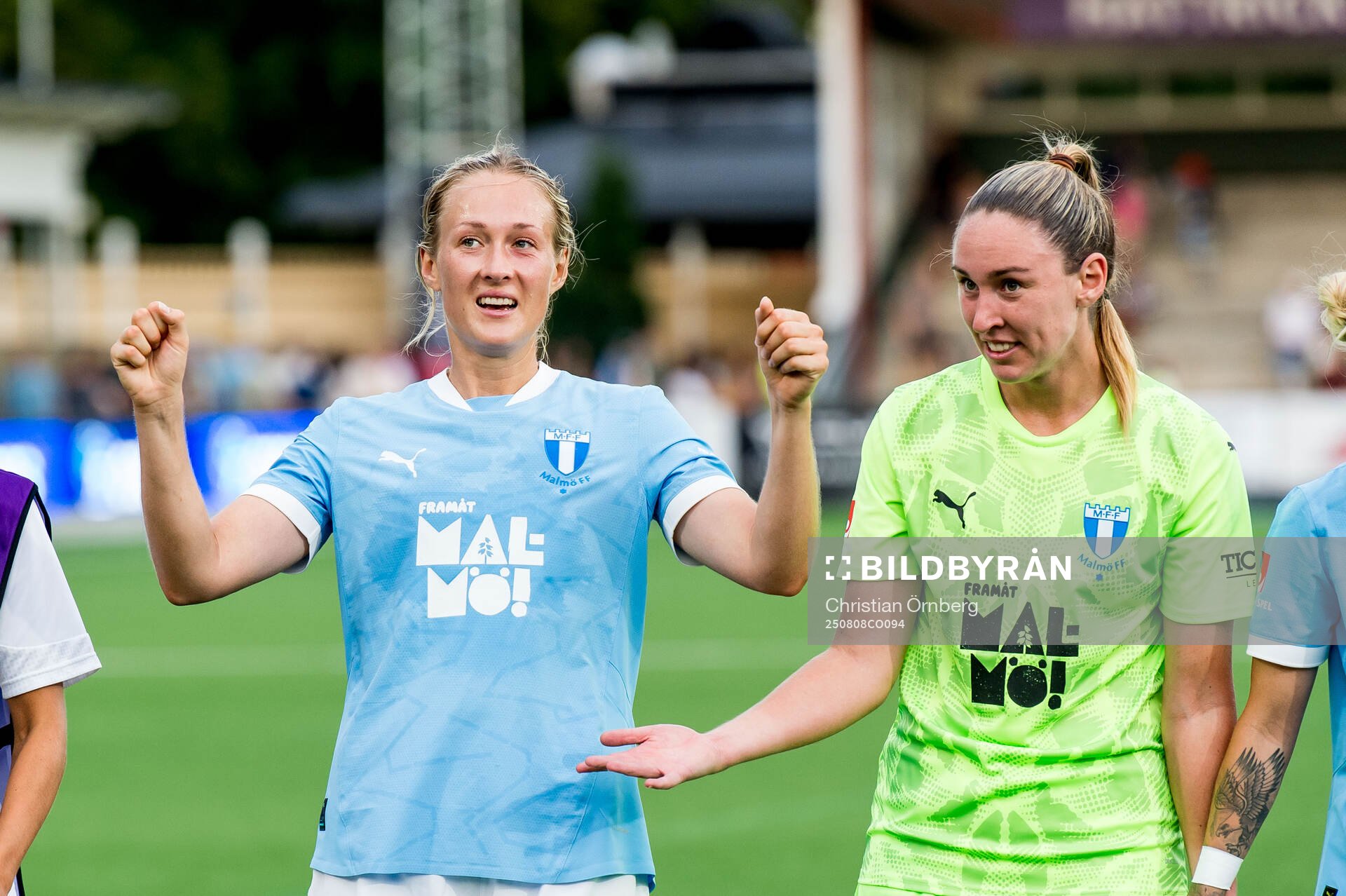 Malmö FFs Sanna Kullberg och målvakt Moa Öhman jublar