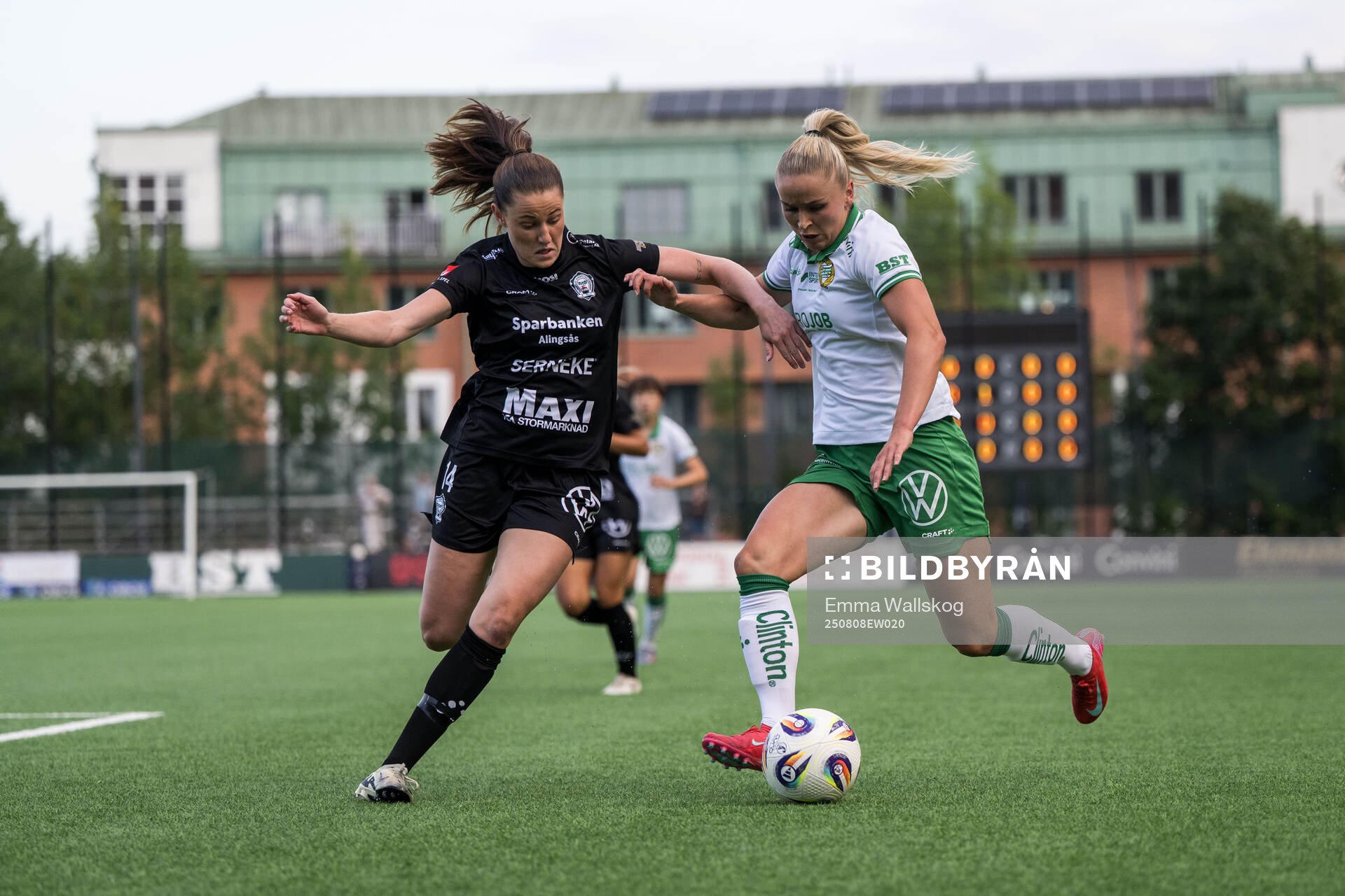 Alingsås Ina Österlind och Hammarbys Anna Jøsendal