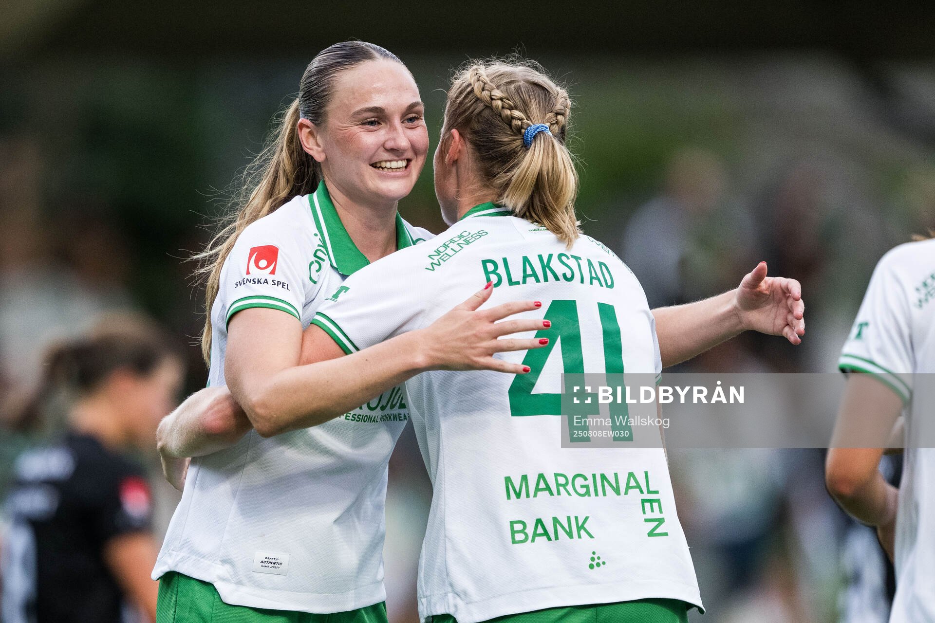Hammarbys Vilde Hasund och Julie Blakstad jublar