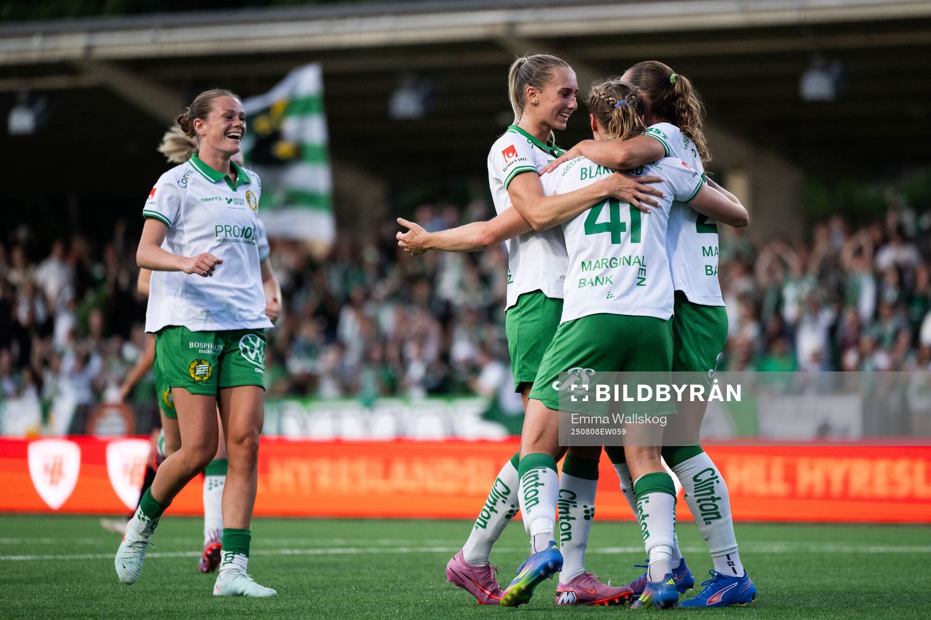 Hammarbys Julie Blakstad jublar med Ellen Wangerheim, Vilde