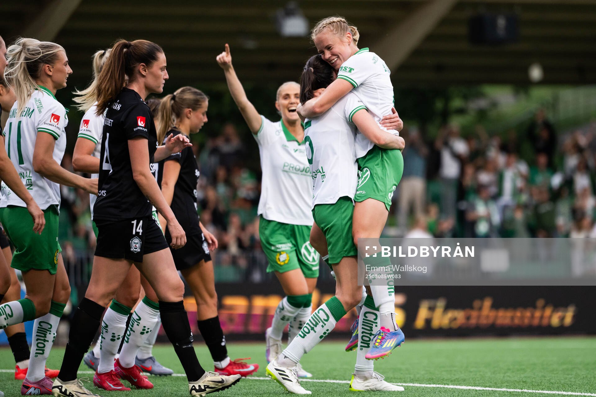 Hammarbys Julie Blakstad jublar med Simone Boye Sørensen