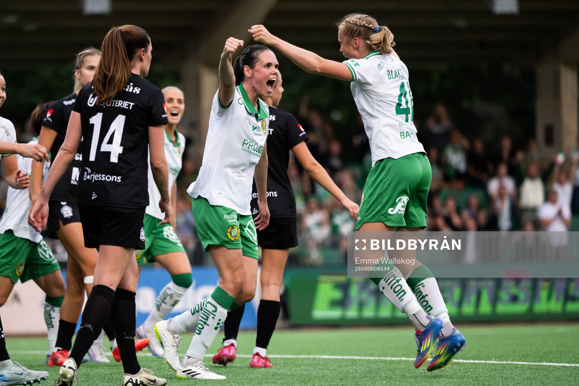 Hammarbys Julie Blakstad jublar med Simone Boye Sørensen