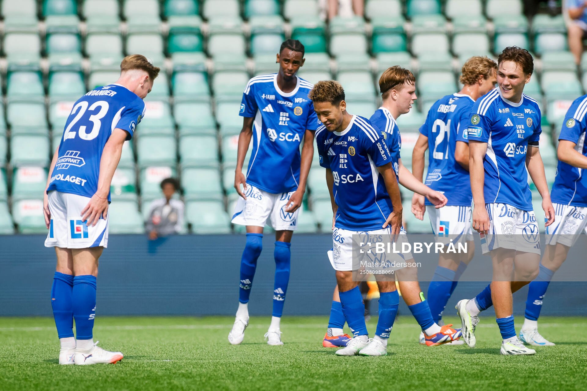 GIF Sundsvalls Taiki Kagayama jublar med Hugo Aviander