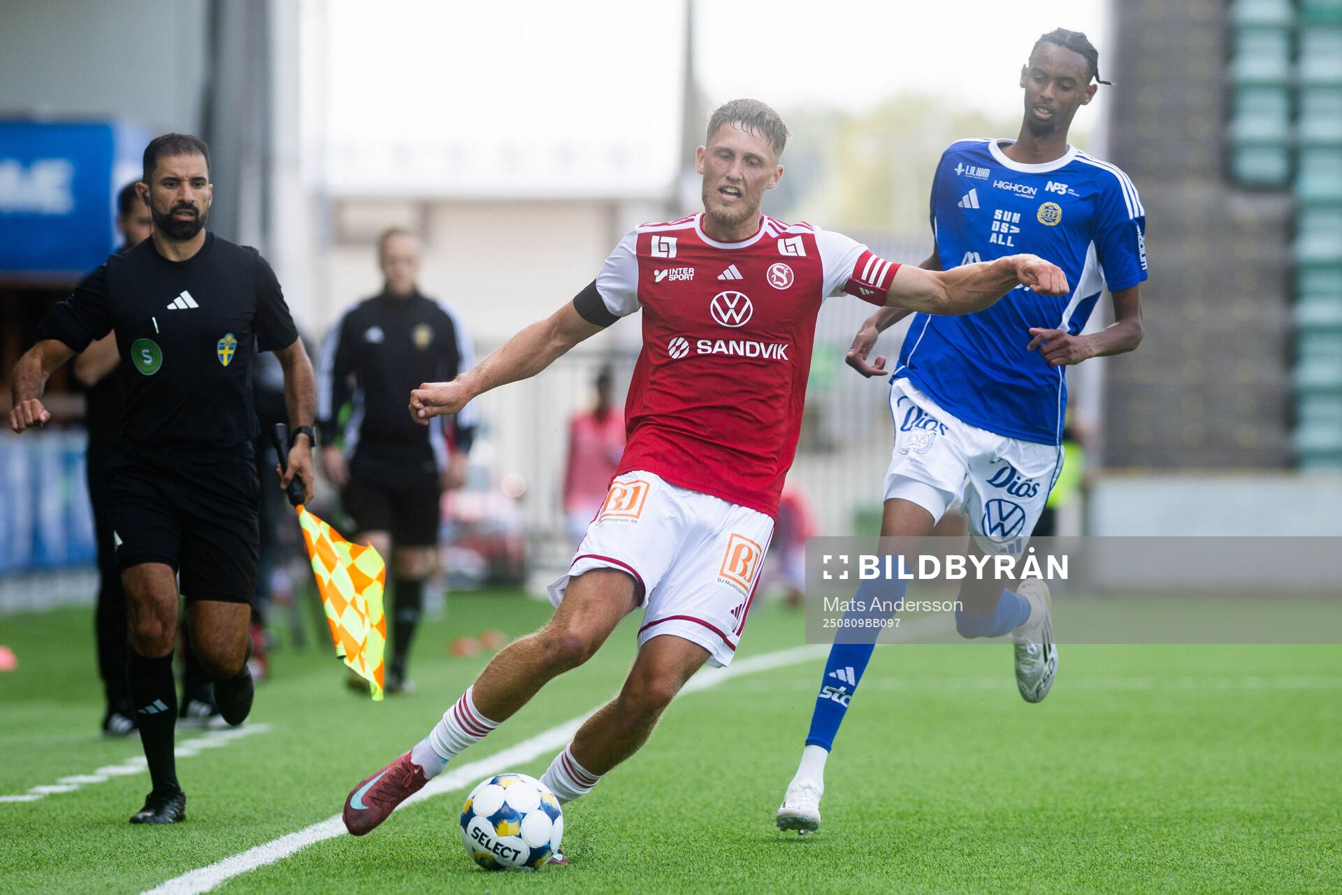Sandvikens IFs Emil Engqvist och GIF Sundsvalls Yacqub Finey