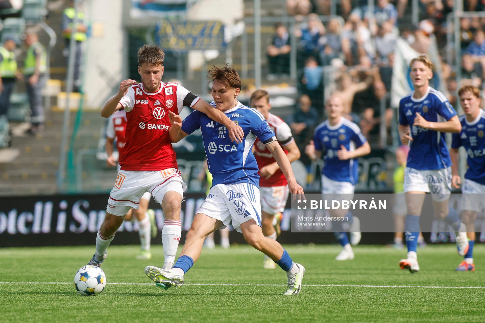 Sandvikens IFs Filip Olsson och GIF Sundsvalls Miguel