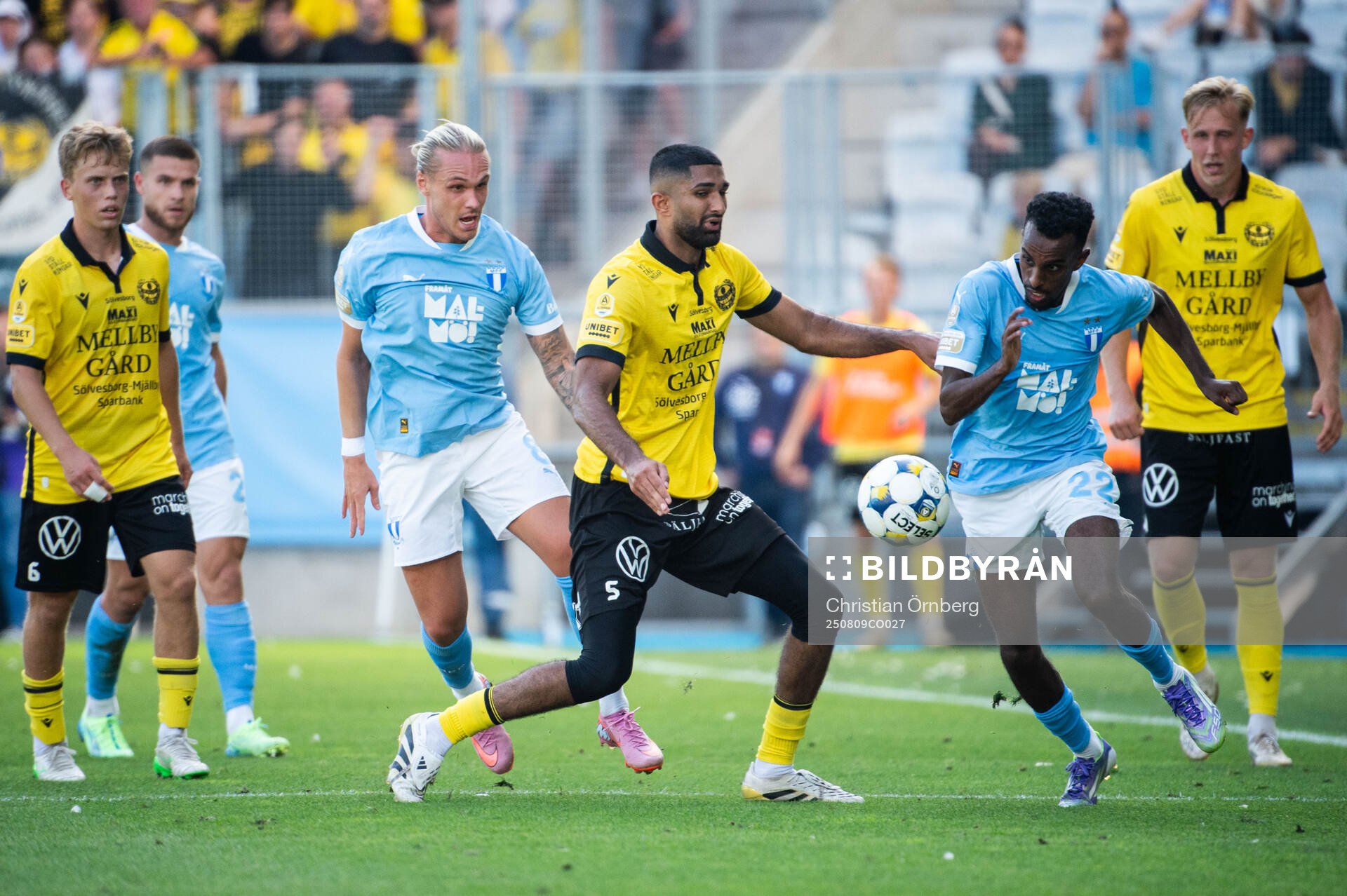 Mjällbys Abdullah Iqbal och Malmö FFs Arnor Sigurdsson