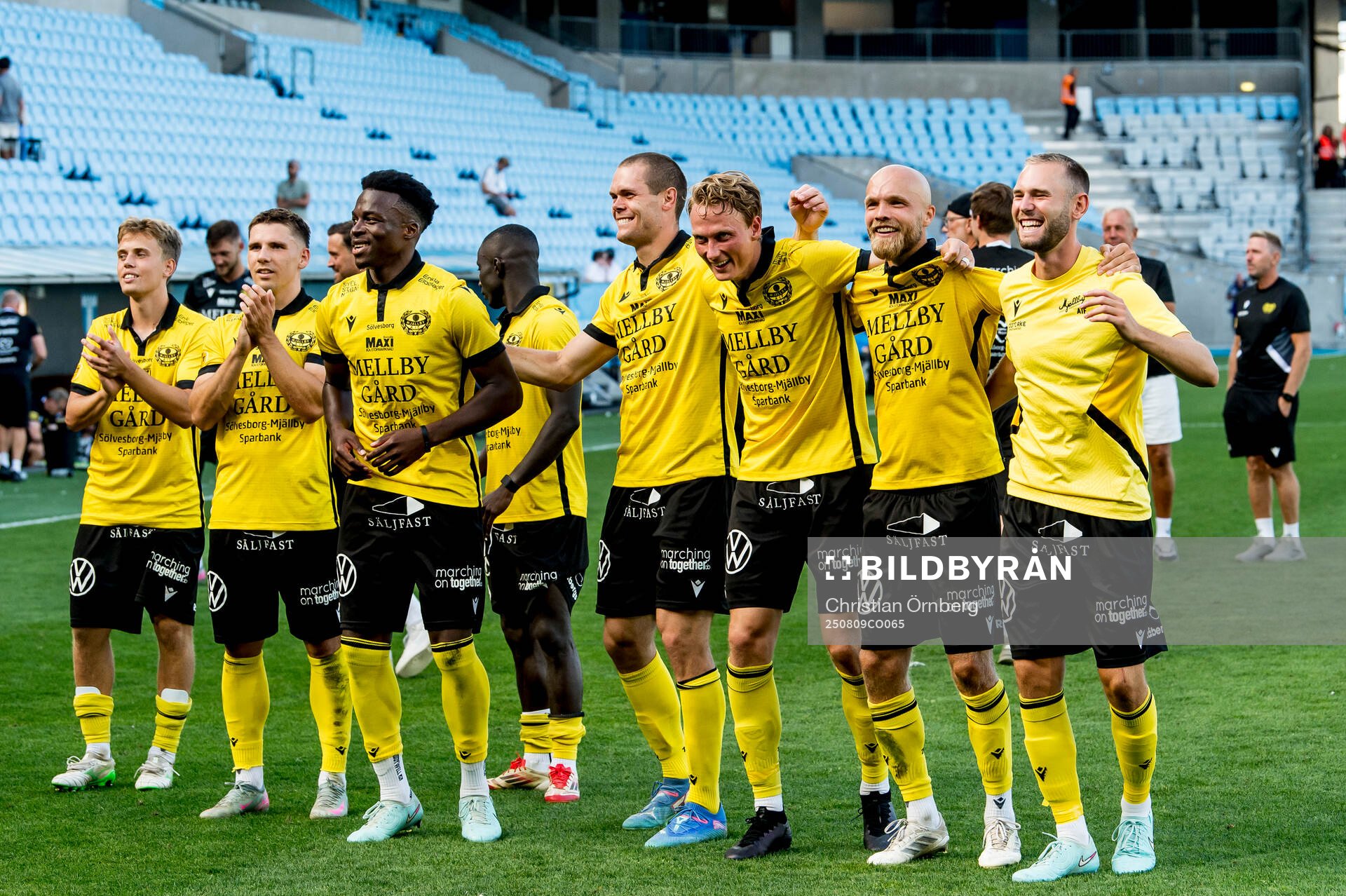 Mjällbys spelare jublar