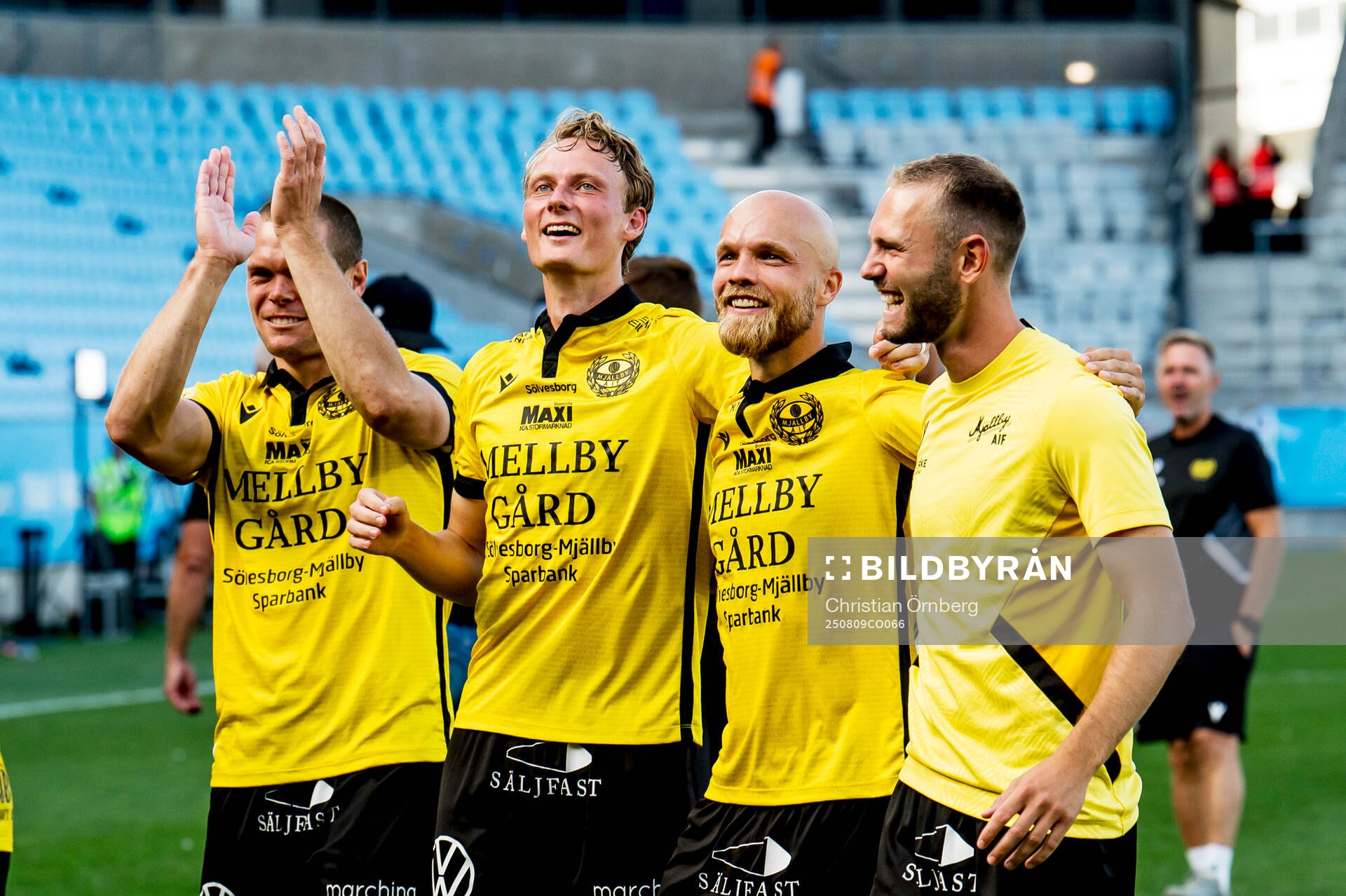 Mjällbys spelare jublar
