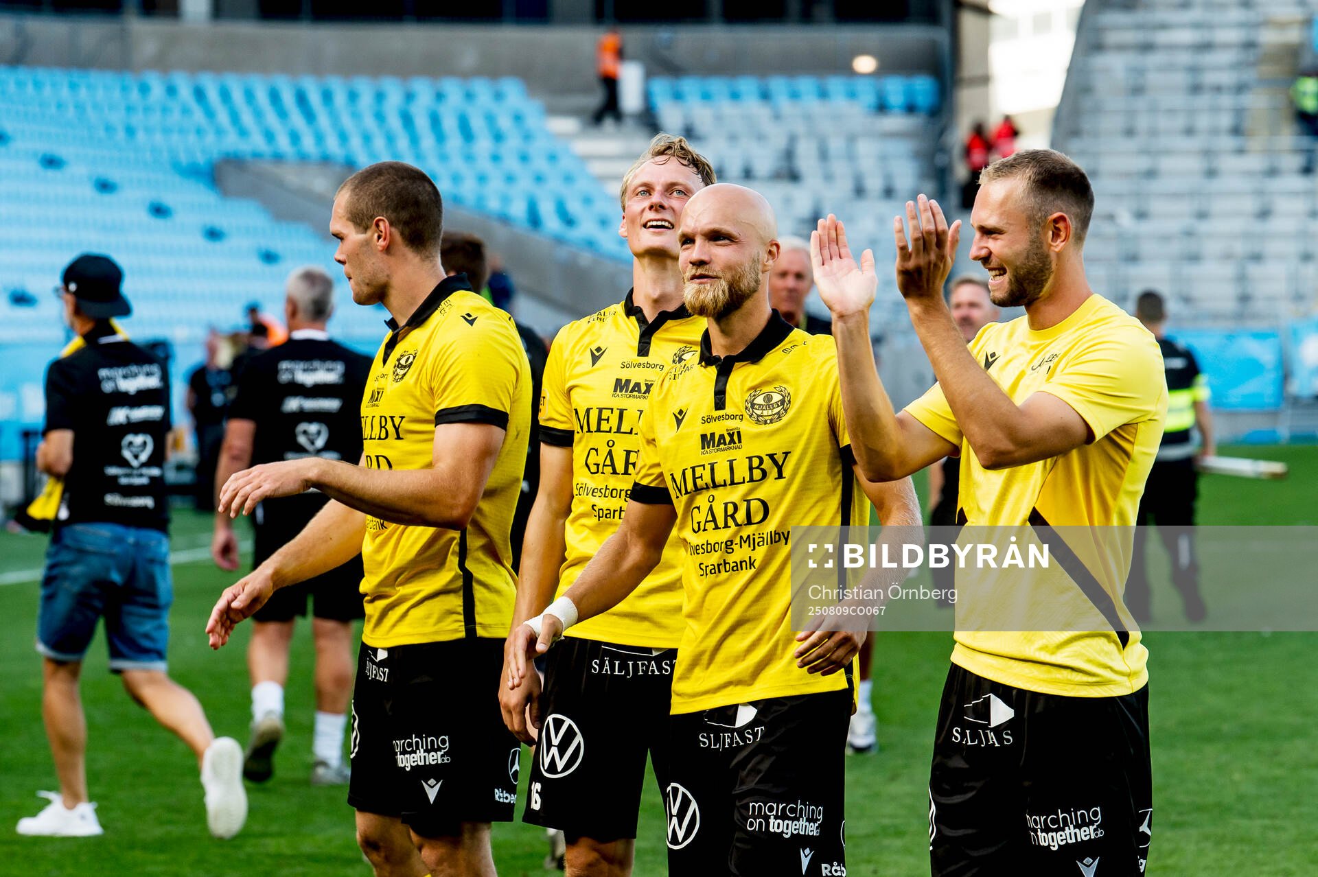 Mjällbys spelare jublar