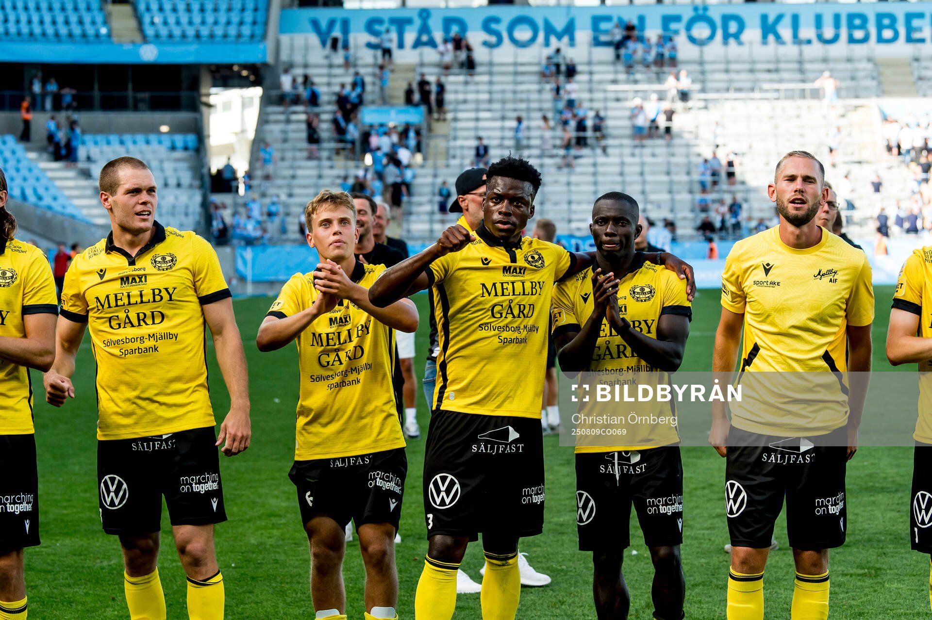 Mjällbys spelare jublar