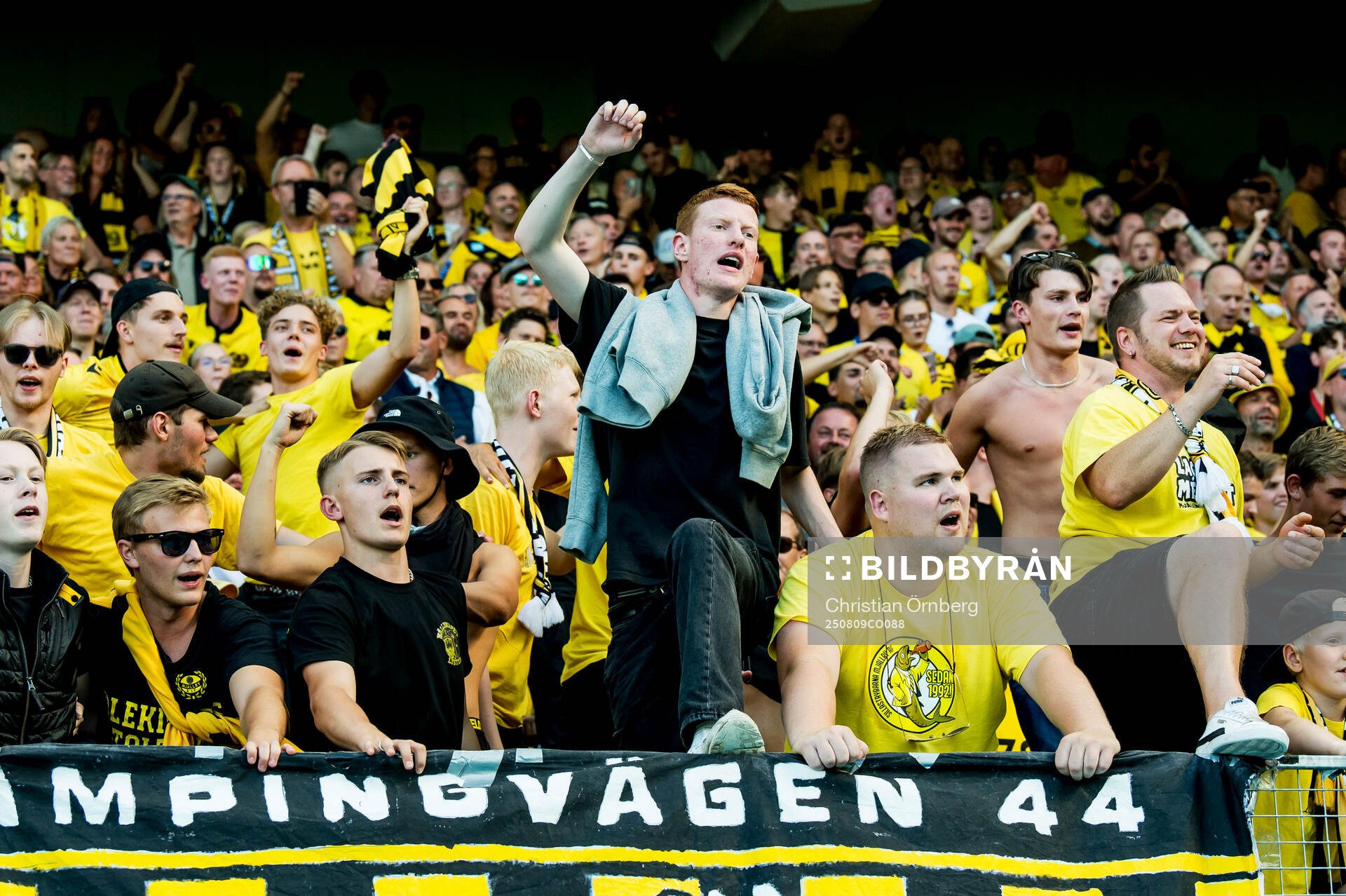 Mjällbys supportrar jublar