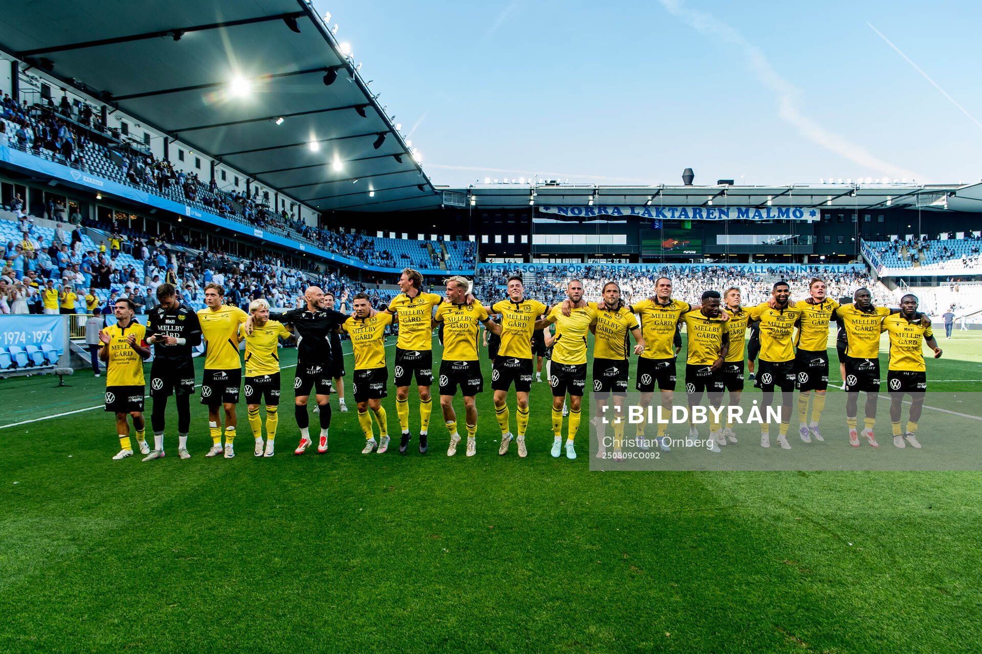 Mjällbys spelare jublar