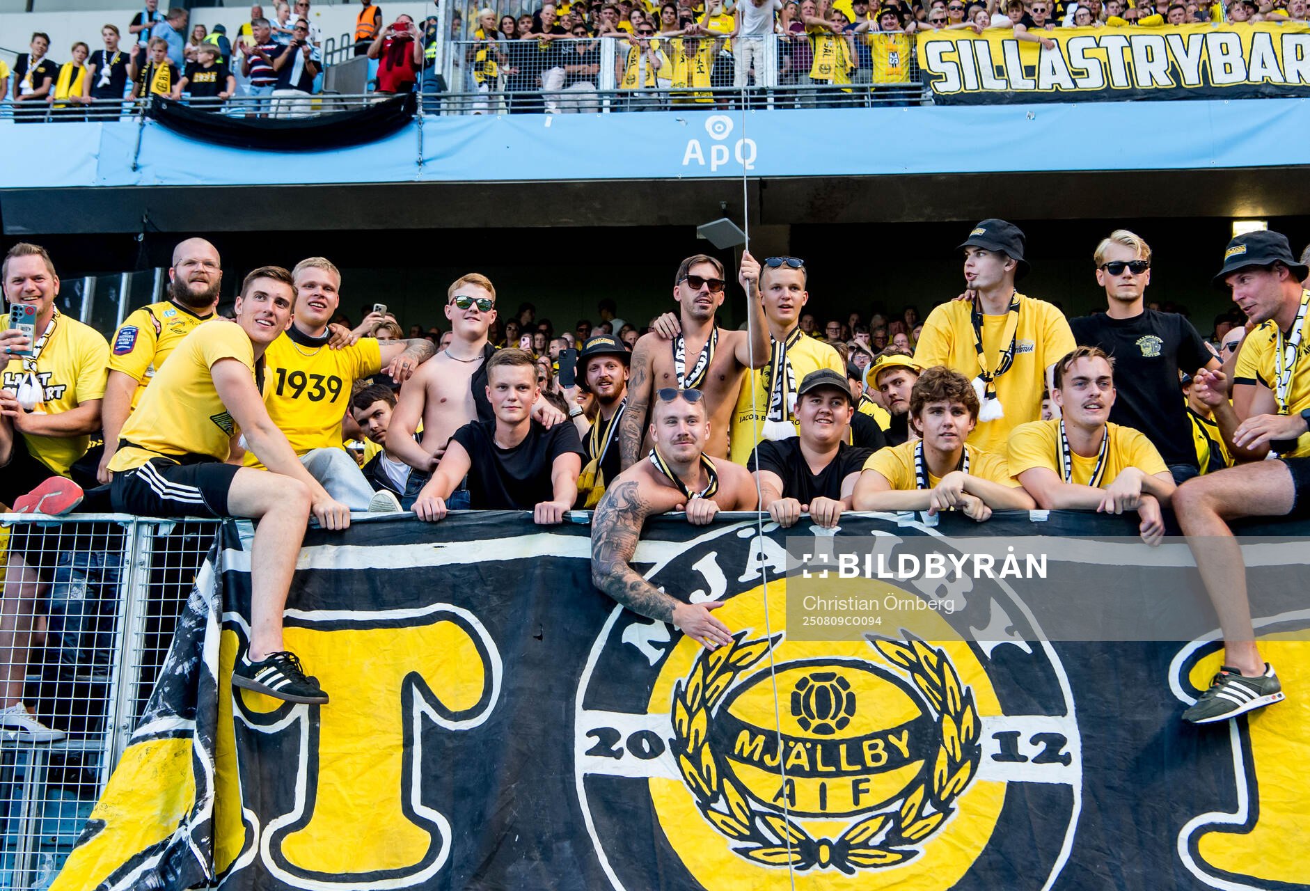 Mjällbys supportrar jublar