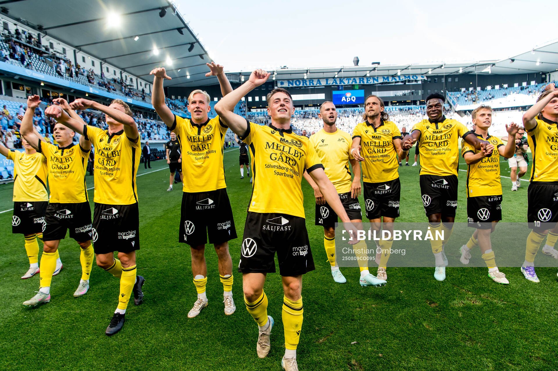 Mjällbys Elliot Stroud jublar