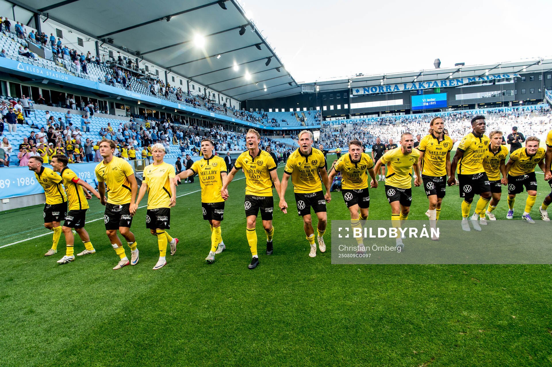 Mjällbys spelare jublar