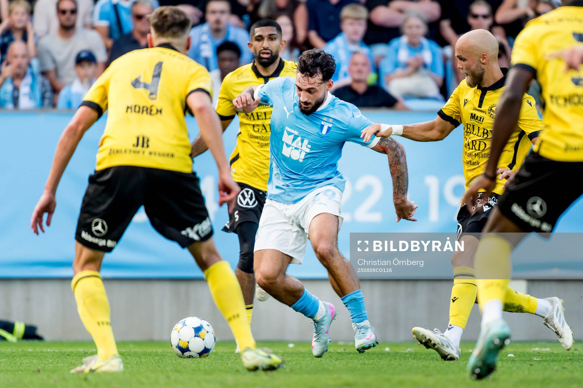 Malmö FFs Sead Haksabanovic mot Mjällbys Abdullah Iqbal