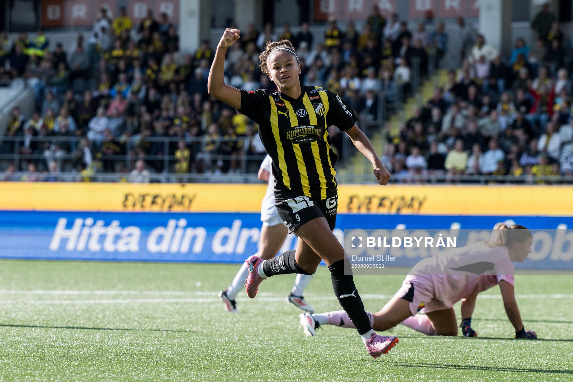 Häckens Felicia Schröder jublar