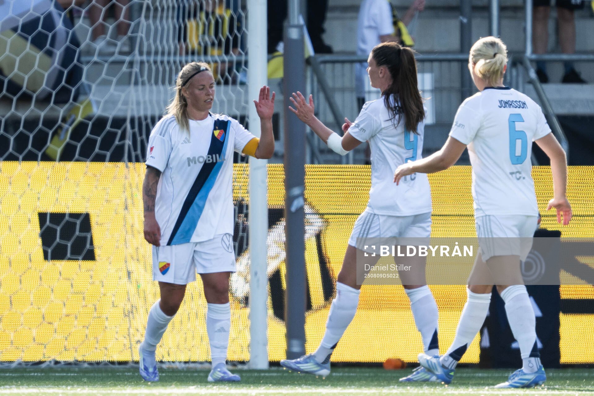 Djurgårdens Therese Åsland jublar