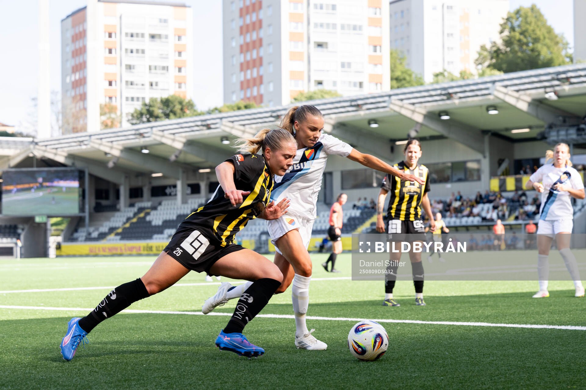Häckens Alice Bergström och Djurgårdens Ebba Hed