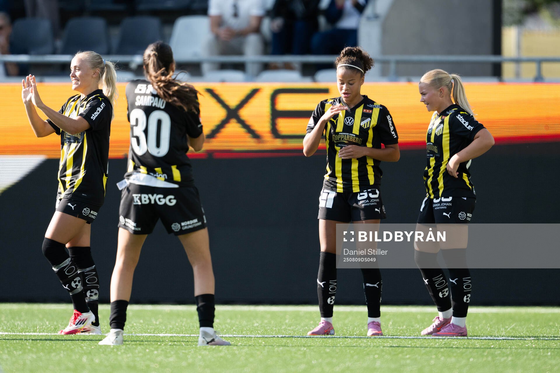 Häckens Felicia Schröder jublar