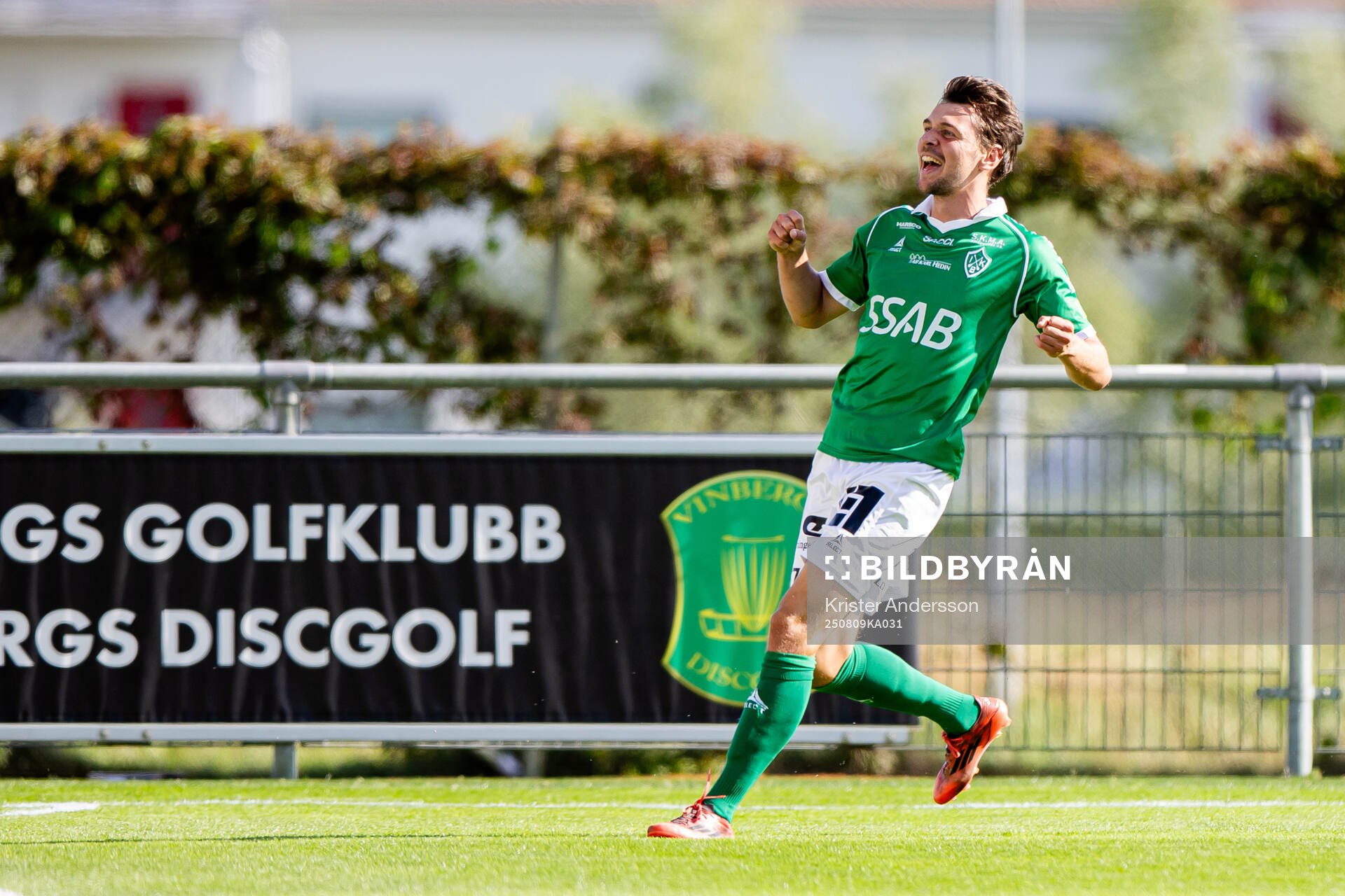 Brages Pontus Jonsson jublar