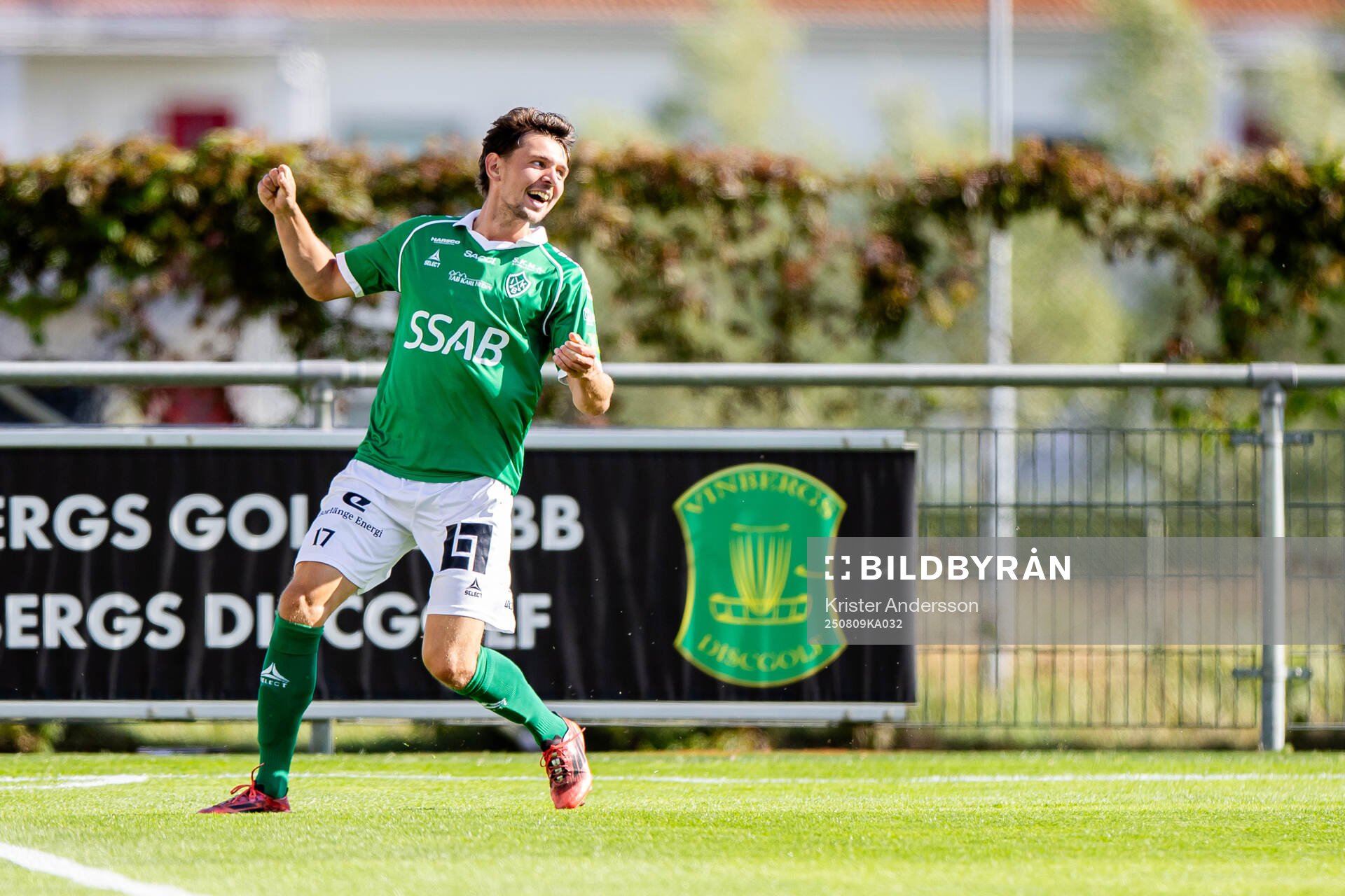 Brages Pontus Jonsson jublar
