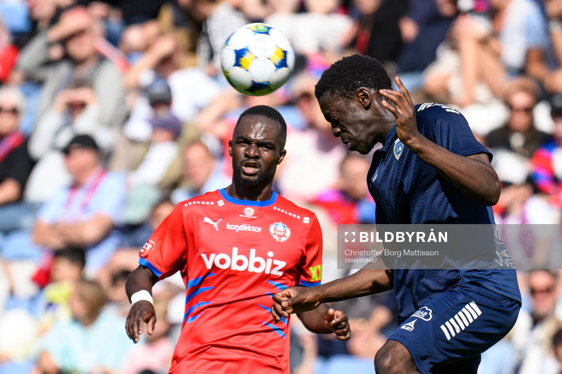 Helsingborgs Adam Akimey och Utsiktens David Tokpah