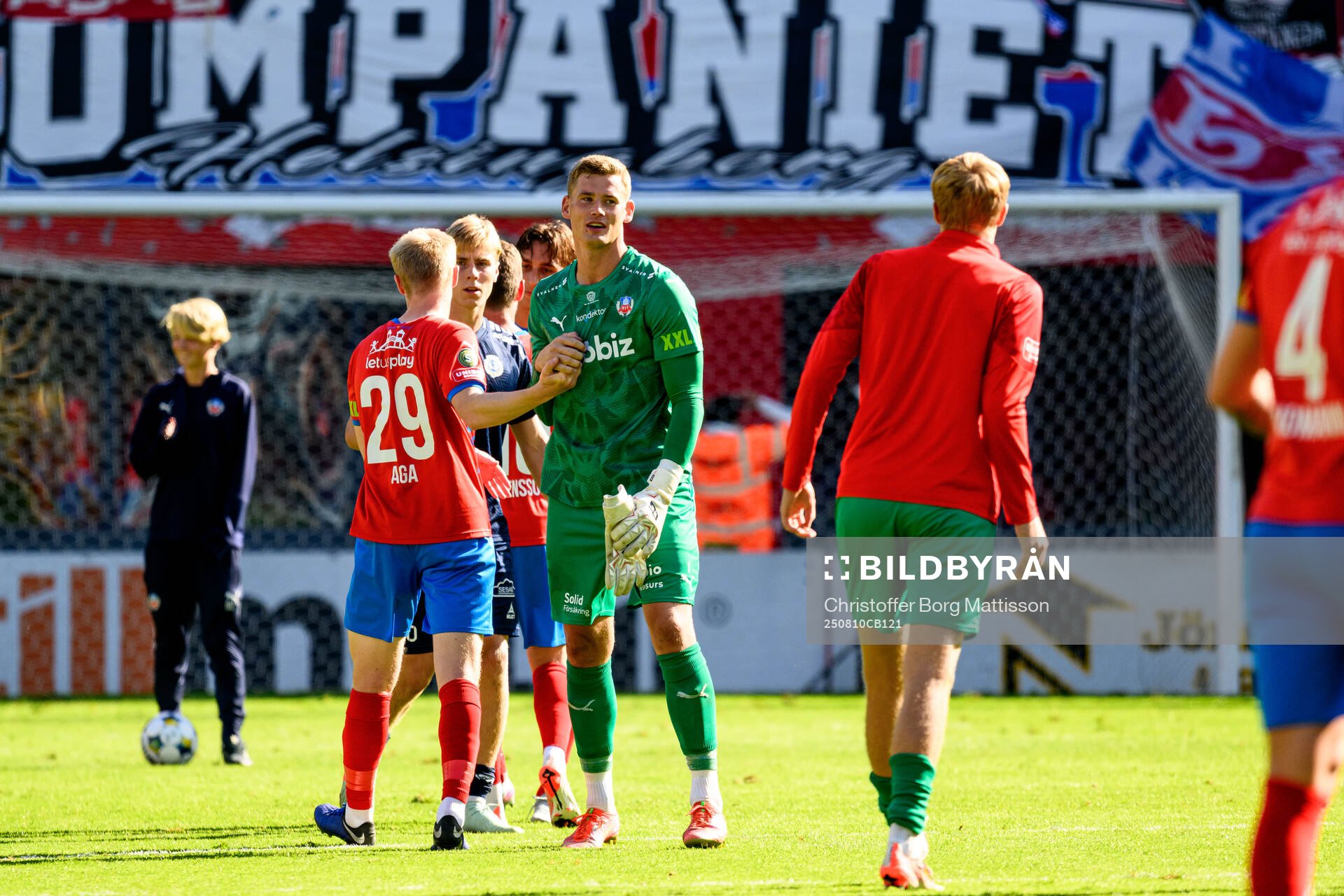 Helsingborgs målvakt Johan Brattberg jublar