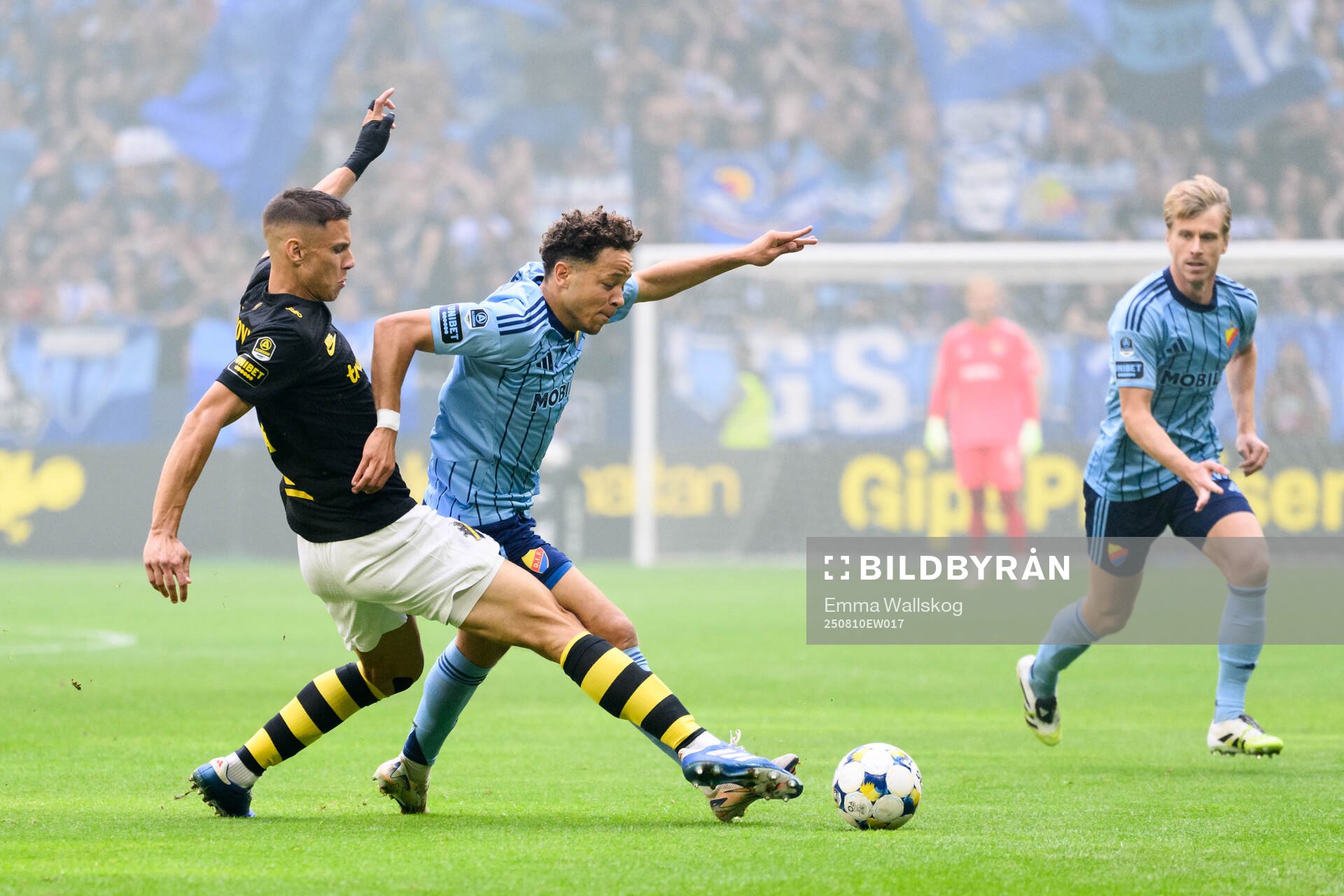 AIKs Filip Benkovic och Djurgårdens Mikael Anderson