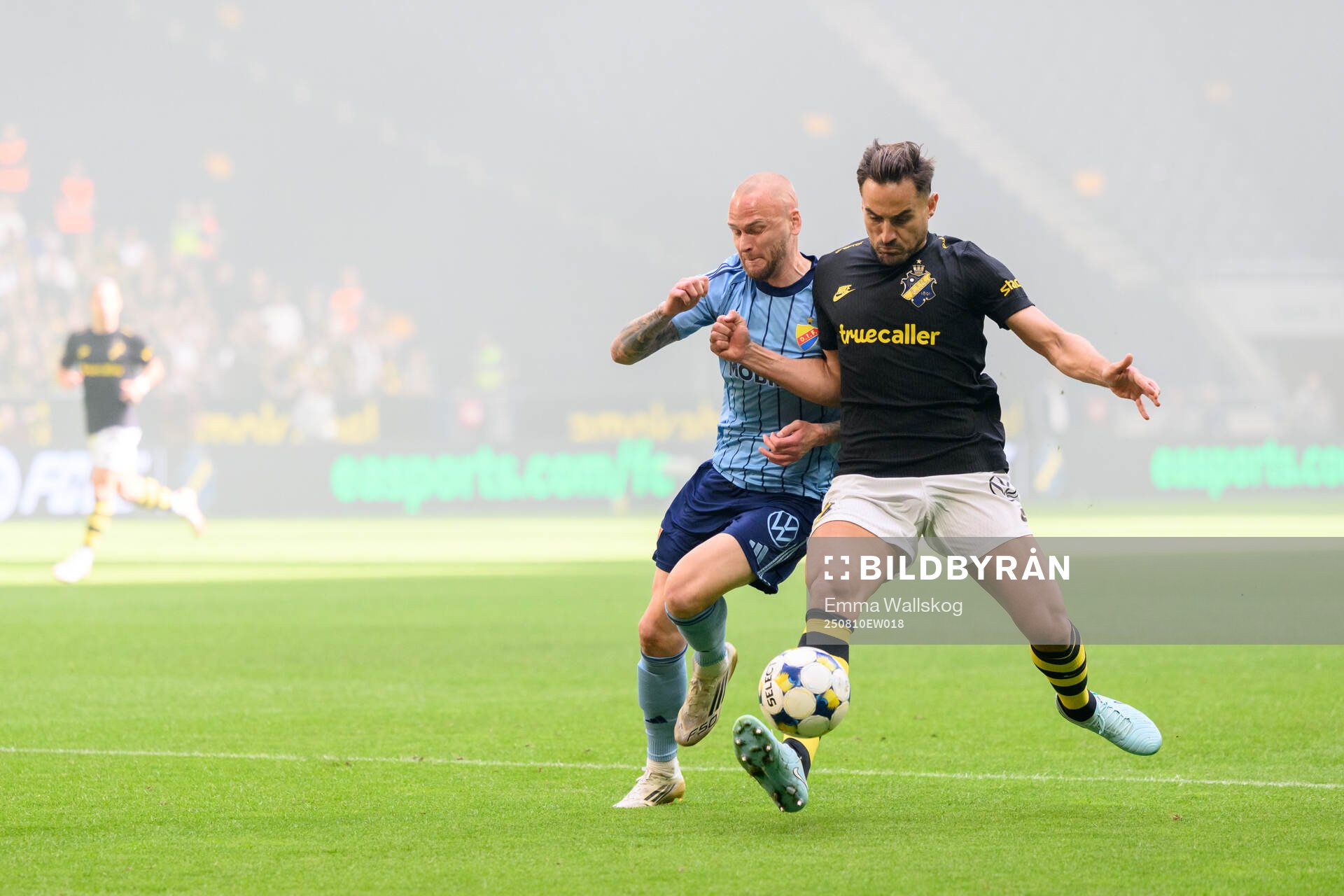 Djurgårdens Adam Ståhl och AIKs Sotirios Papagiannopoulos