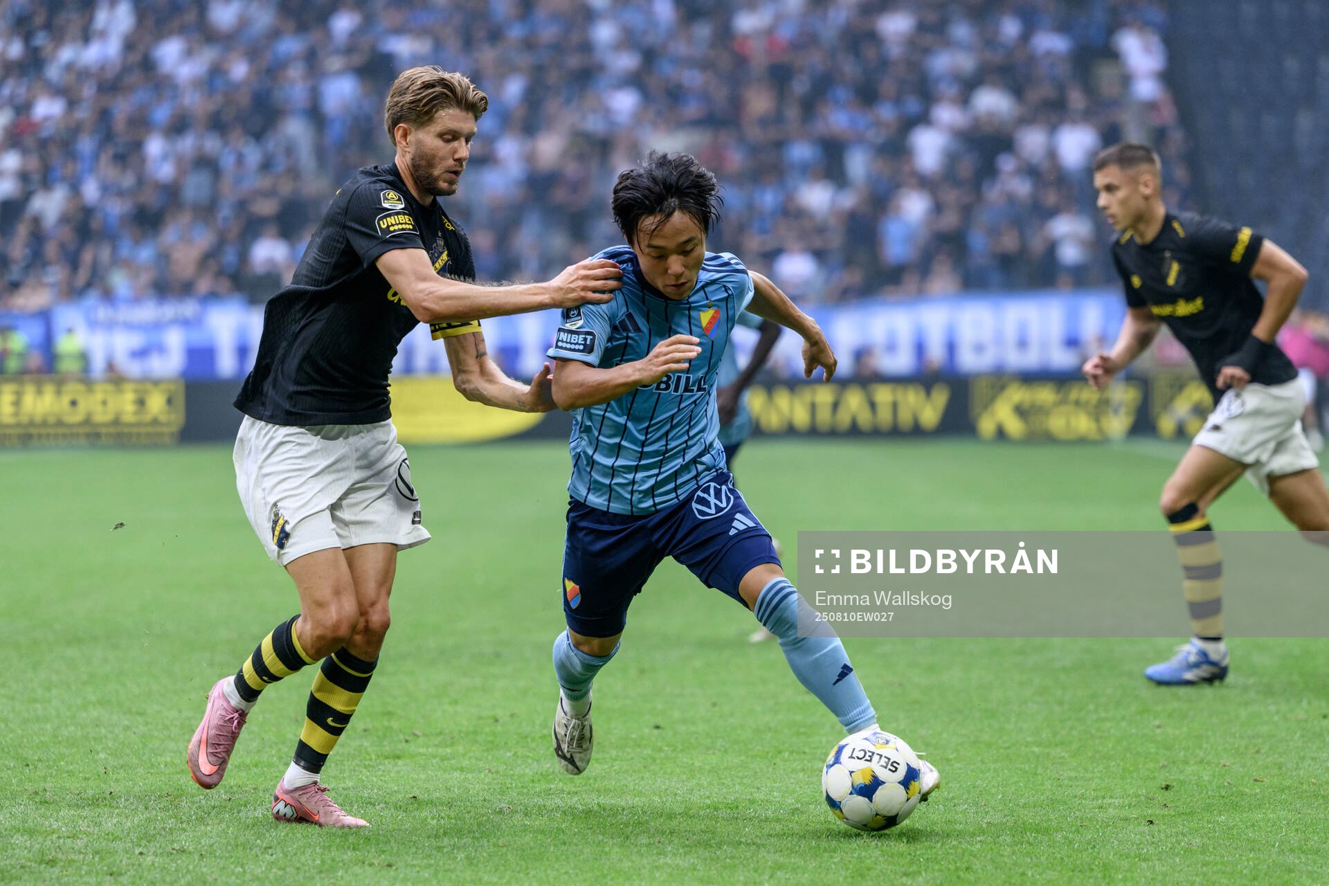 AIKs Anton Salétros och Djurgårdens Keita Kosugi