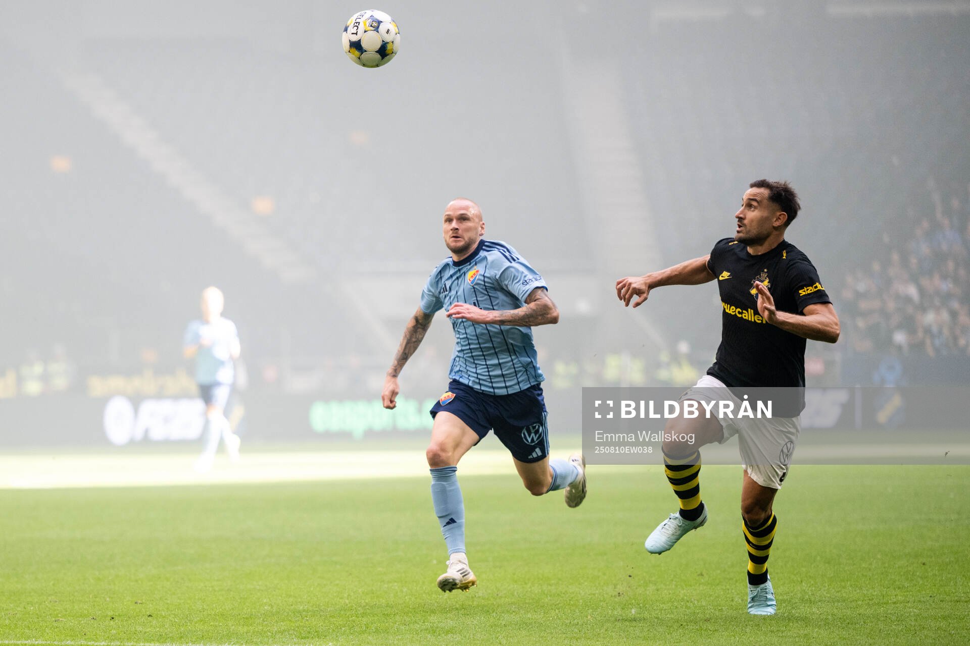 Djurgårdens Adam Ståhl och AIKs Sotirios Papagiannopoulos