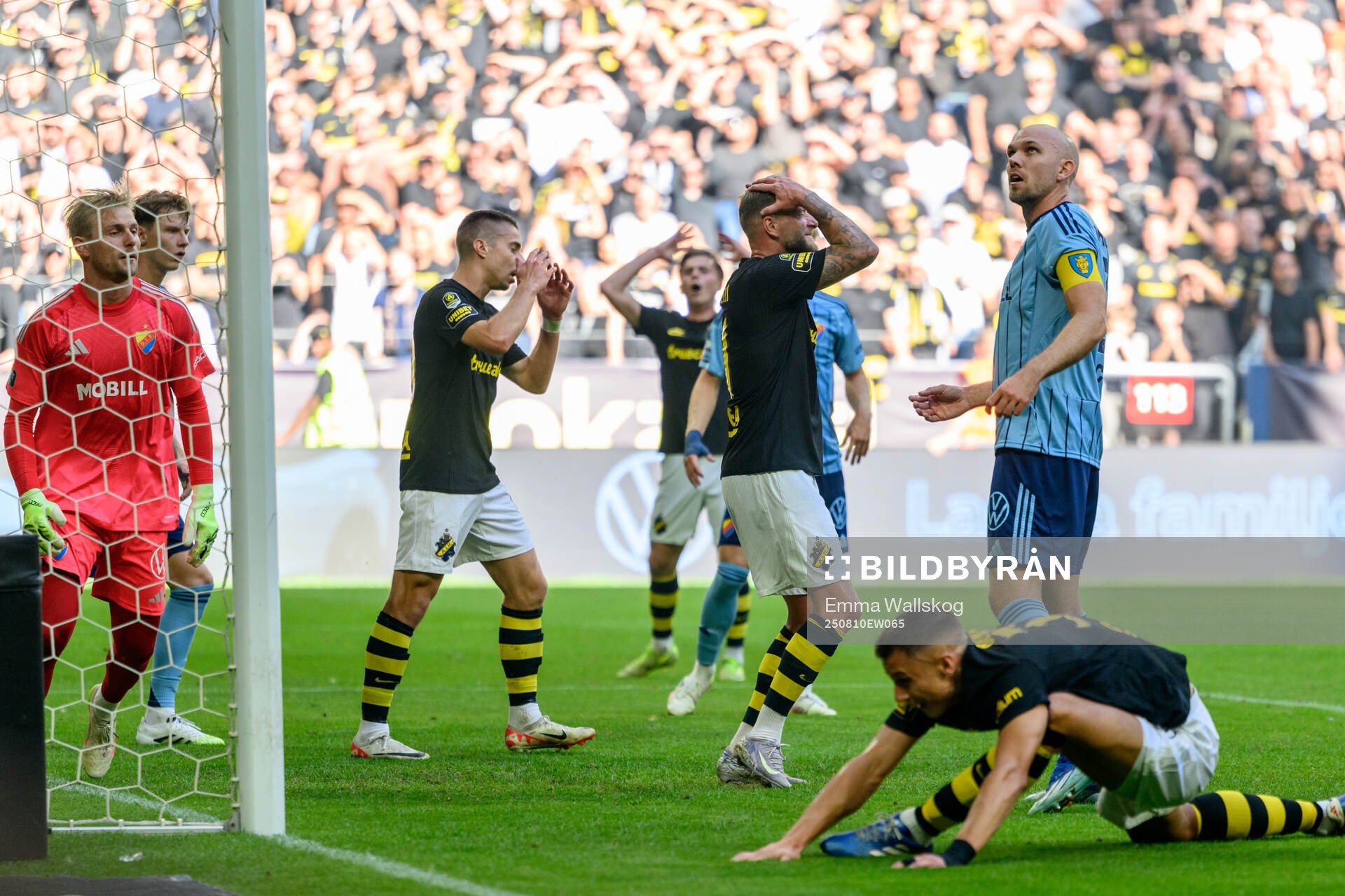 AIKs Dino Besirovic och John Guidetti deppar