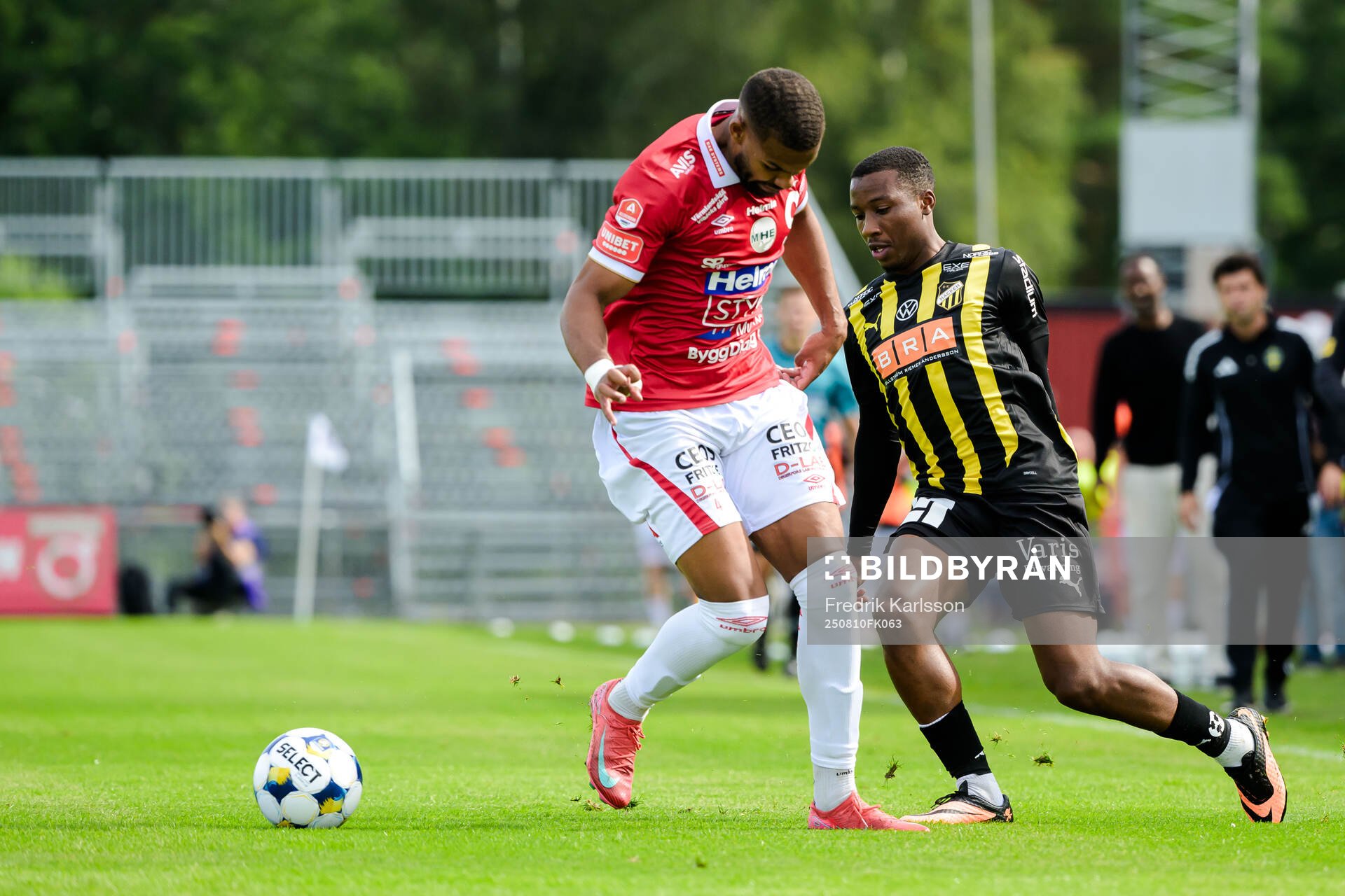 Degerfors Leon Hien och Häckens Sanders Ngabo