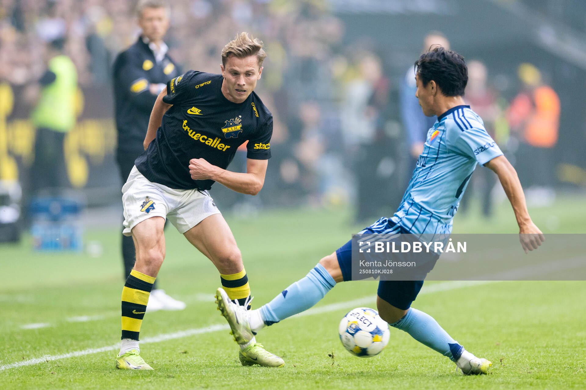 AIKs Johan Hove och Djurgårdens Keita Kosugi
